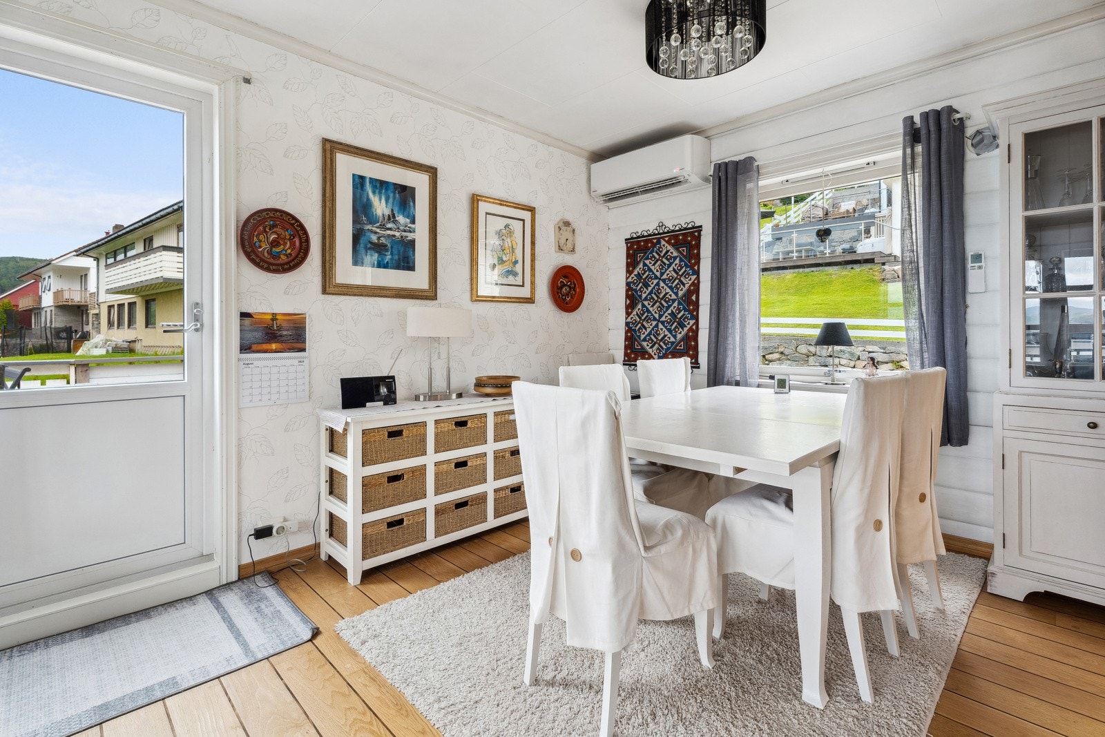 Stue med utgang til terrasse Galleribilde