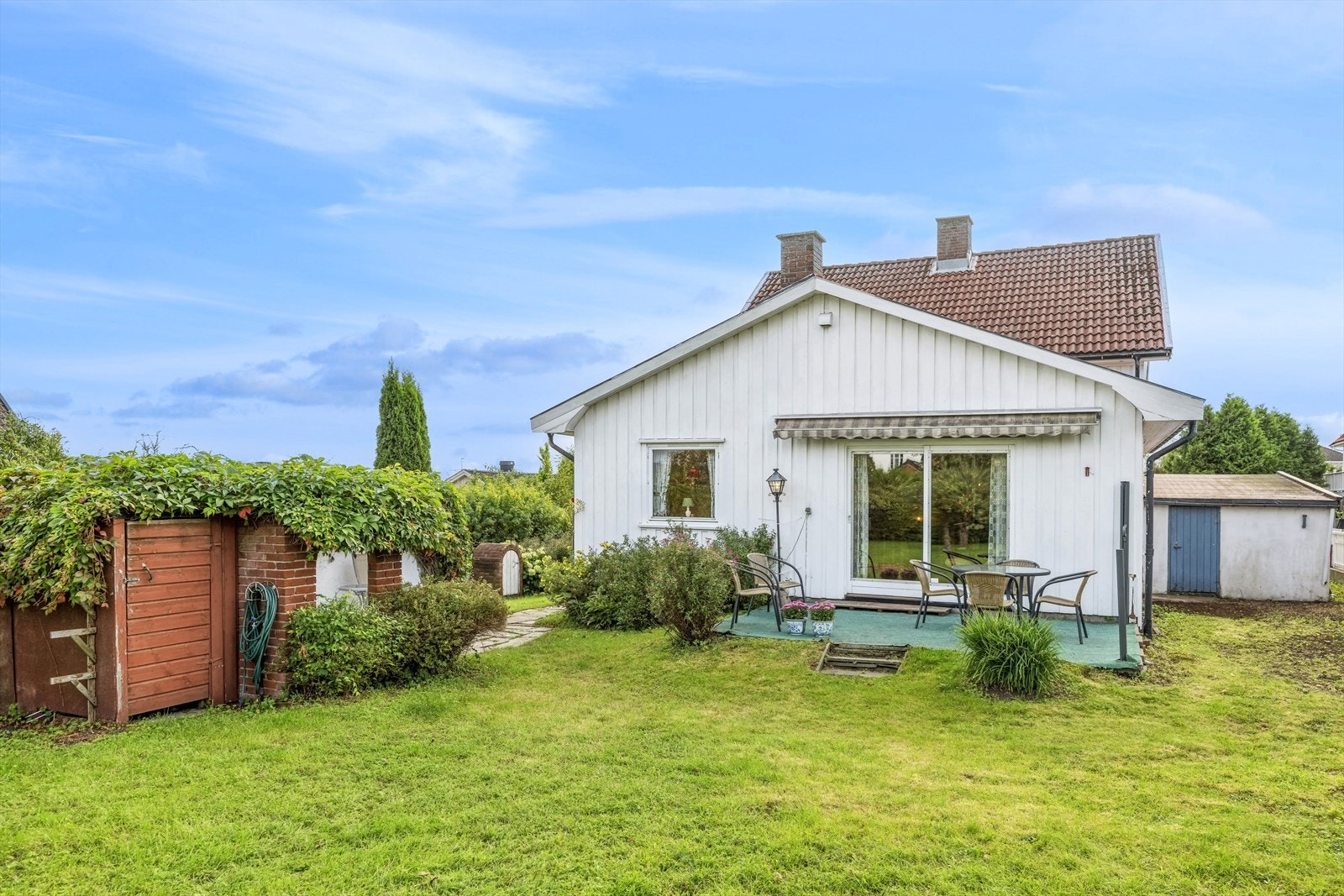 Det må påregnes oppussing av boligen, både inn- og utvending. Dette er en eiendom som passer perfekt for de som ønsker et hjem der de med innsats kan få det slik de selv ønsker. Galleribilde