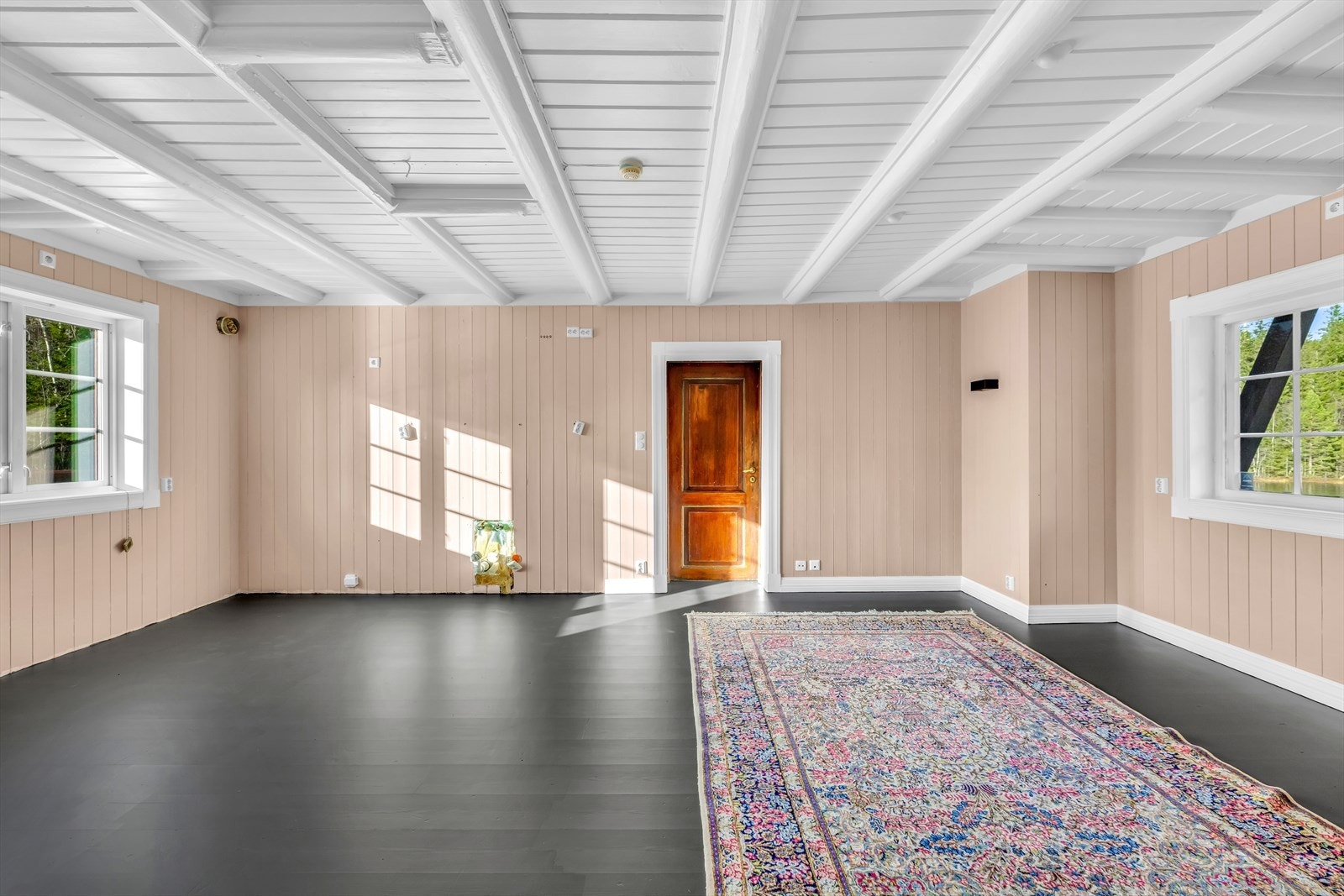 Kjøkkenet er klargjort for at kjøper kan montere nytt kjøkken. Det er teknisk rom/kjeller under kjøkkenet. Galleribilde