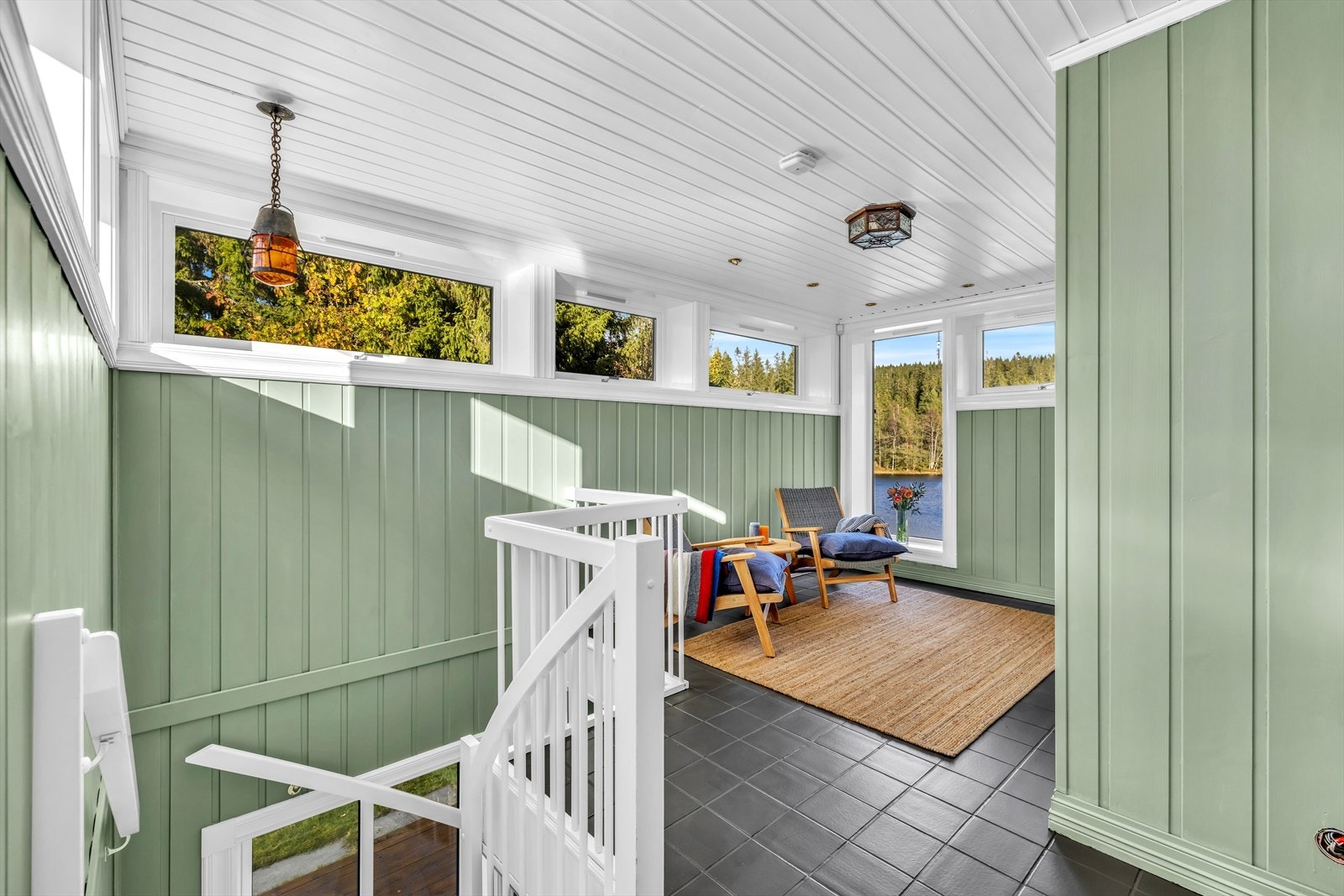 Det er nymalte overflater i alle oppholdsrom. Galleribilde