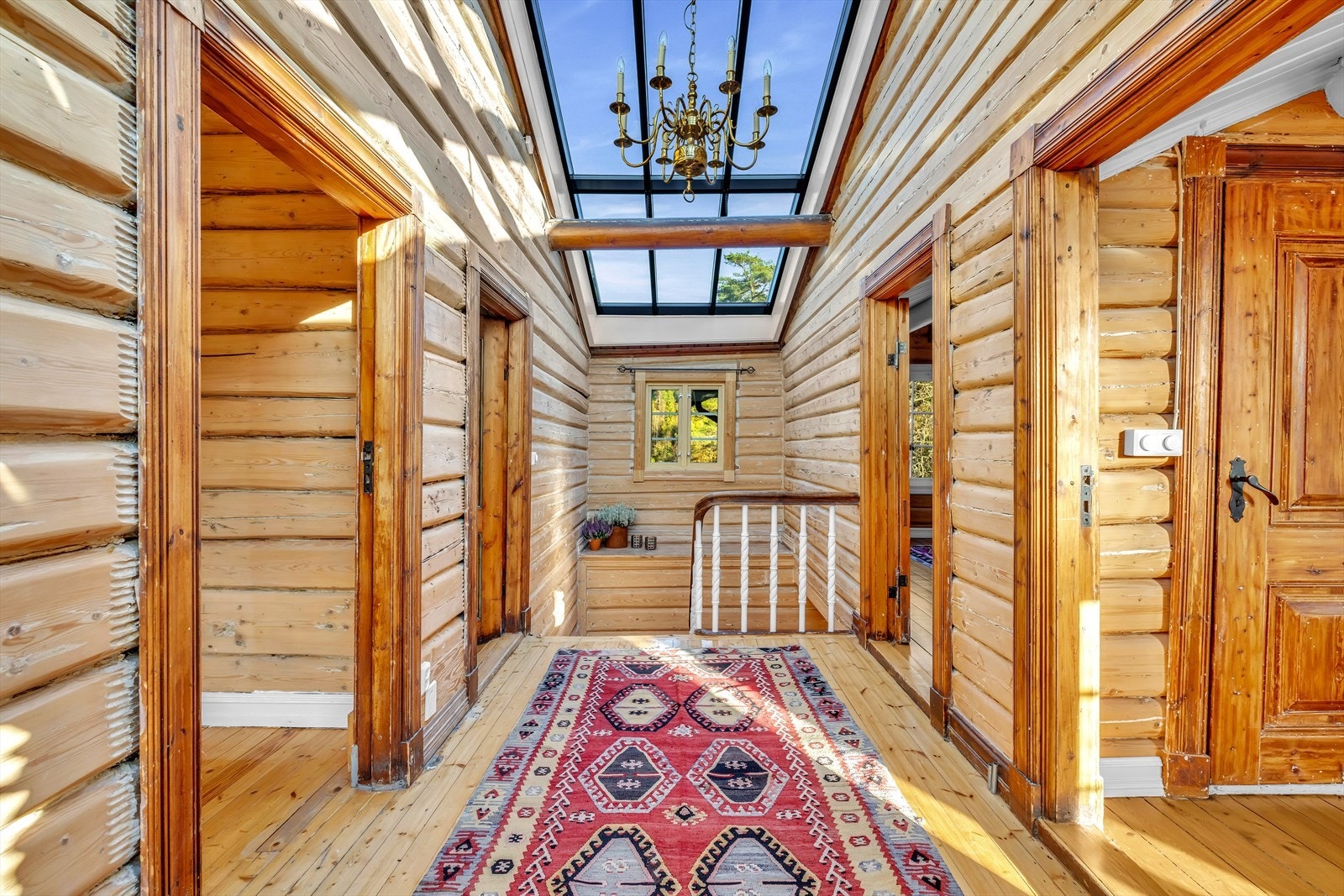 Gang i 2. etasje mot nord. Galleribilde