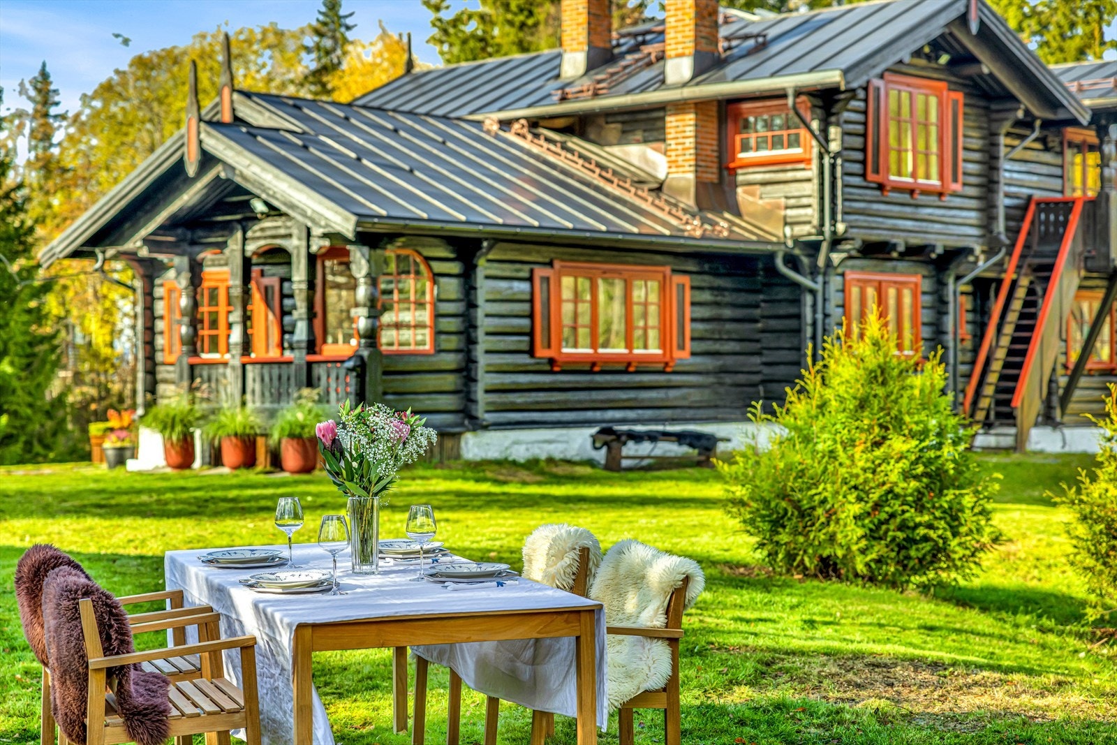 Den vakre eneboligen ble opprinnelig oppført i 1894, påbygget i 1918 og 1997. Galleribilde