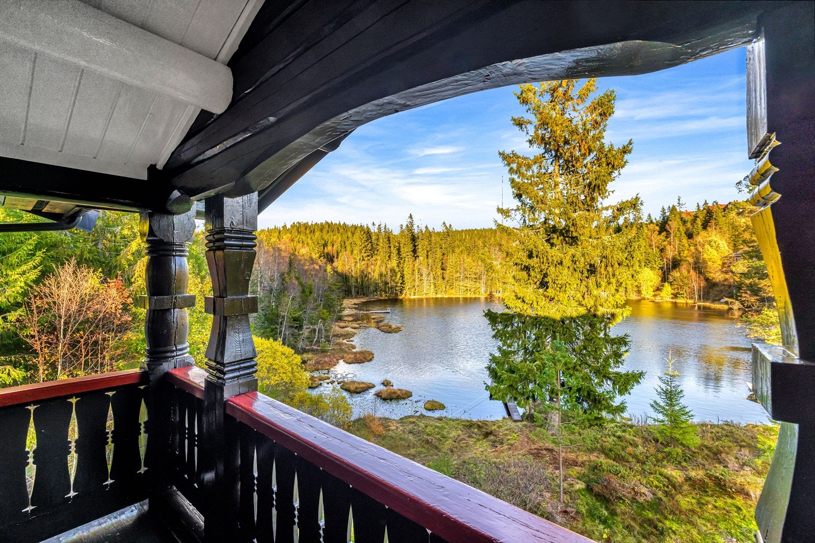 Balkongen utenfor soverom nr. 4. er ca. 4 m2. Galleribilde