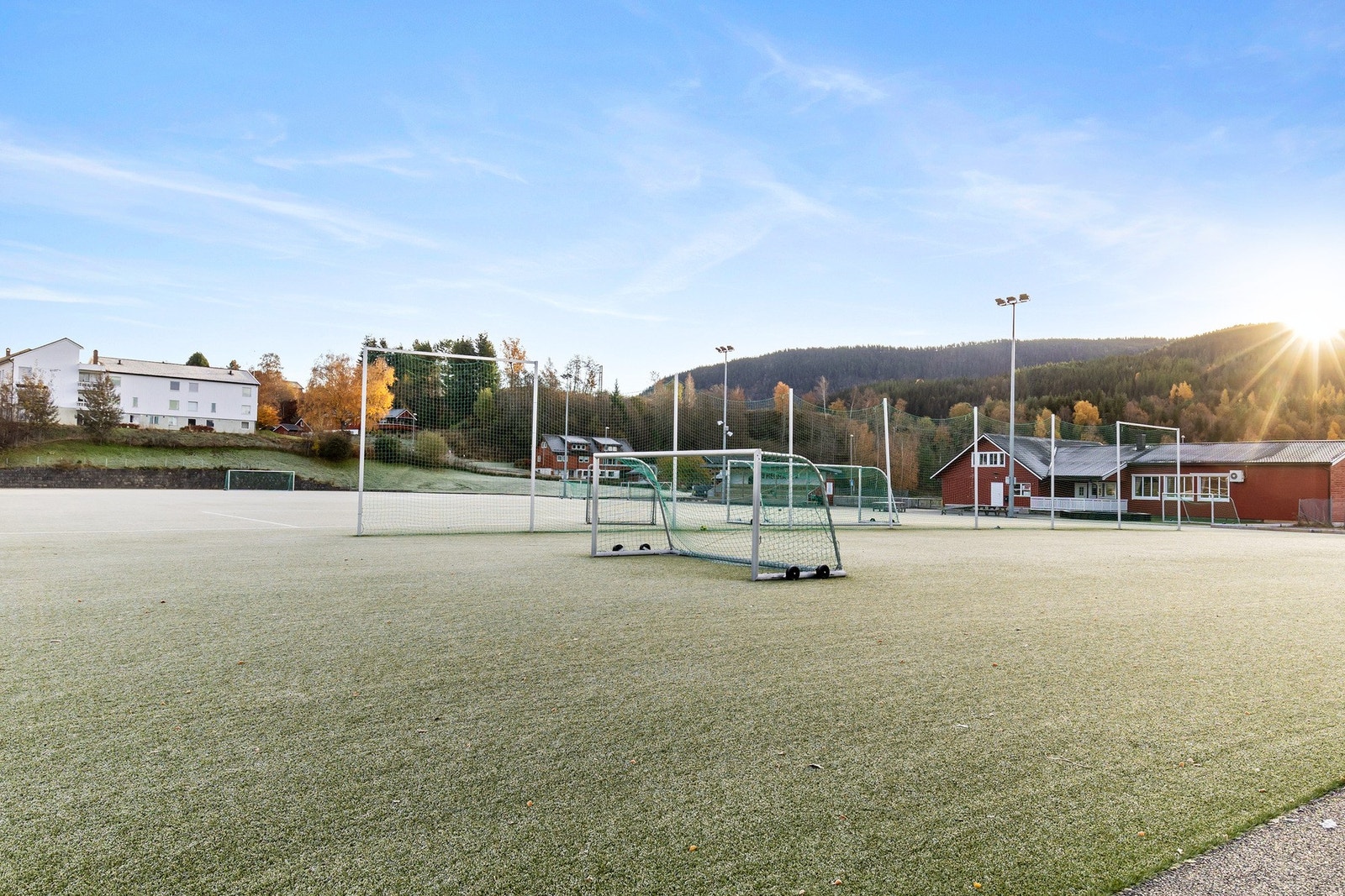 300 meter fra tomta ligger Hegra fotballstadion med tilhørende idrettslag Hegra IL. Galleribilde
