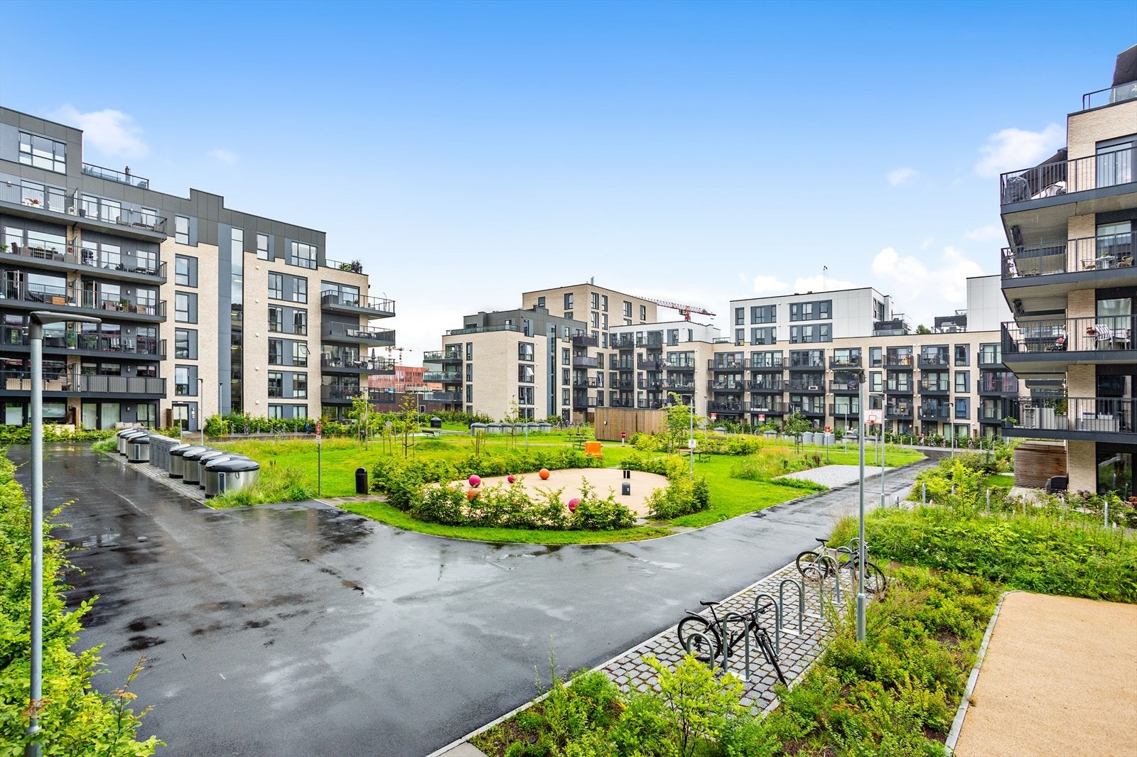Lørenskog kommune er en urban forstad til Oslo, med mange servicetilbud, nærhet til marka og gode kommunikasjonsmuligheter. Galleribilde