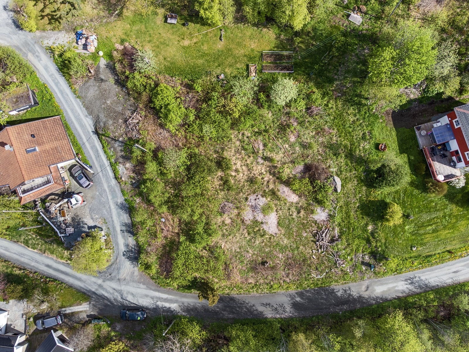 Bilvei helt frem til tomten. Galleribilde