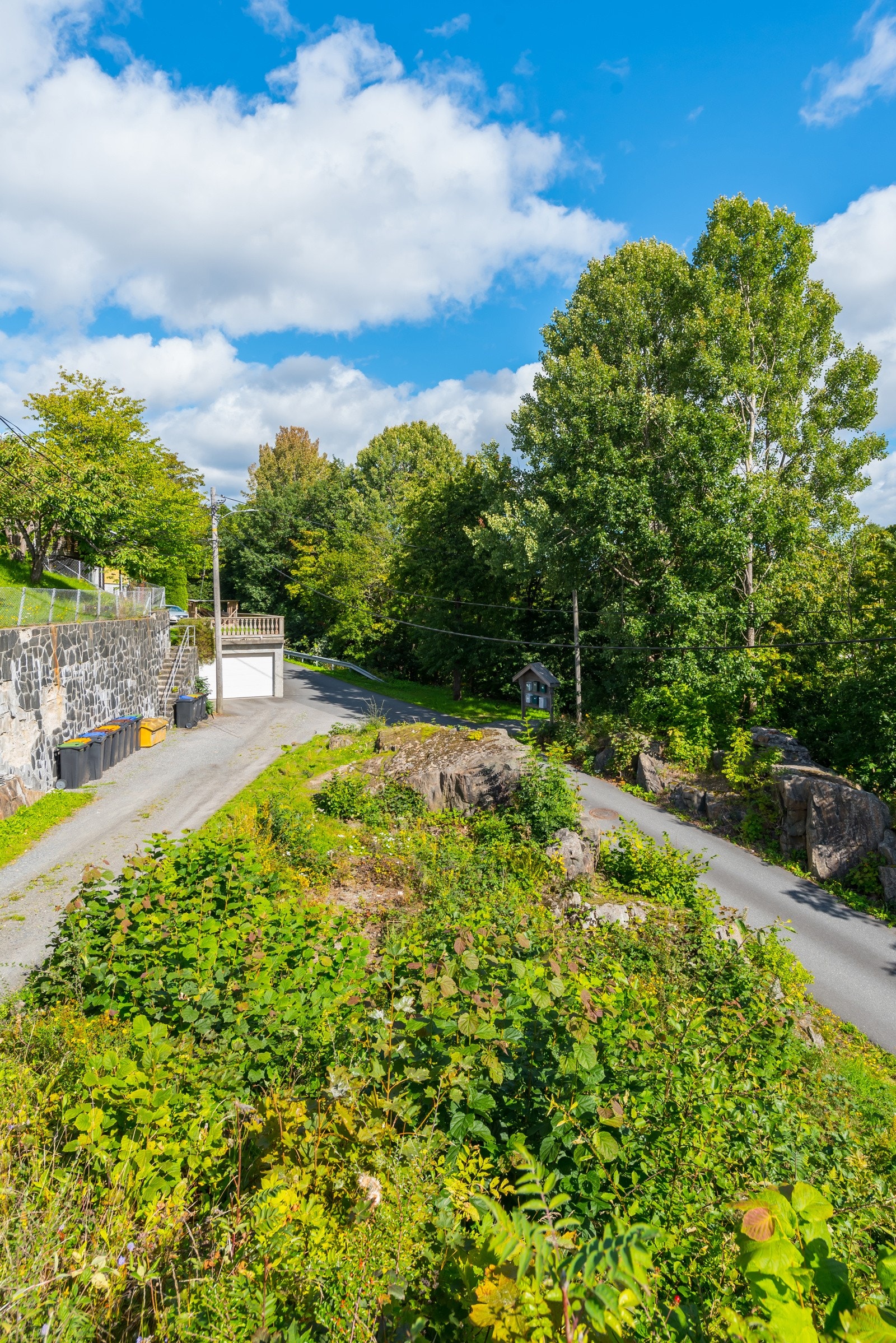 Dette er også en del av eiendommen/hagen på oversiden av huset Galleribilde