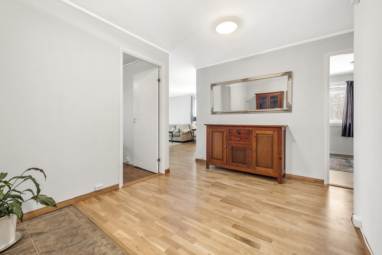 Velkommen inn i entréen, Galleribilde