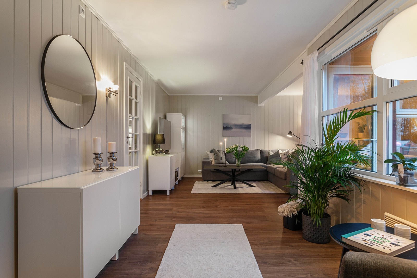 Det følger med parkeringsplass i felles garasjeanlegg med boligen. Galleribilde