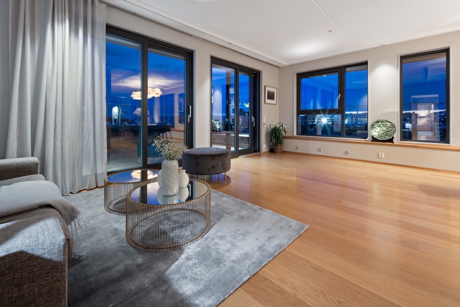 Stuen med utgang til den fantastiske takterrassen Galleribilde
