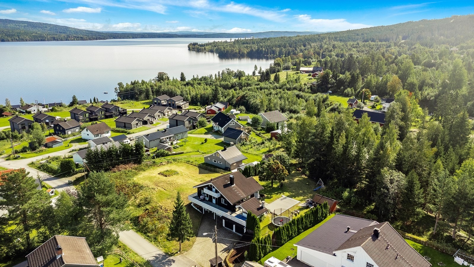 Velkommen til Hansbråtavegen 11, en innholdsrik enebolig over 3 plan! Galleribilde