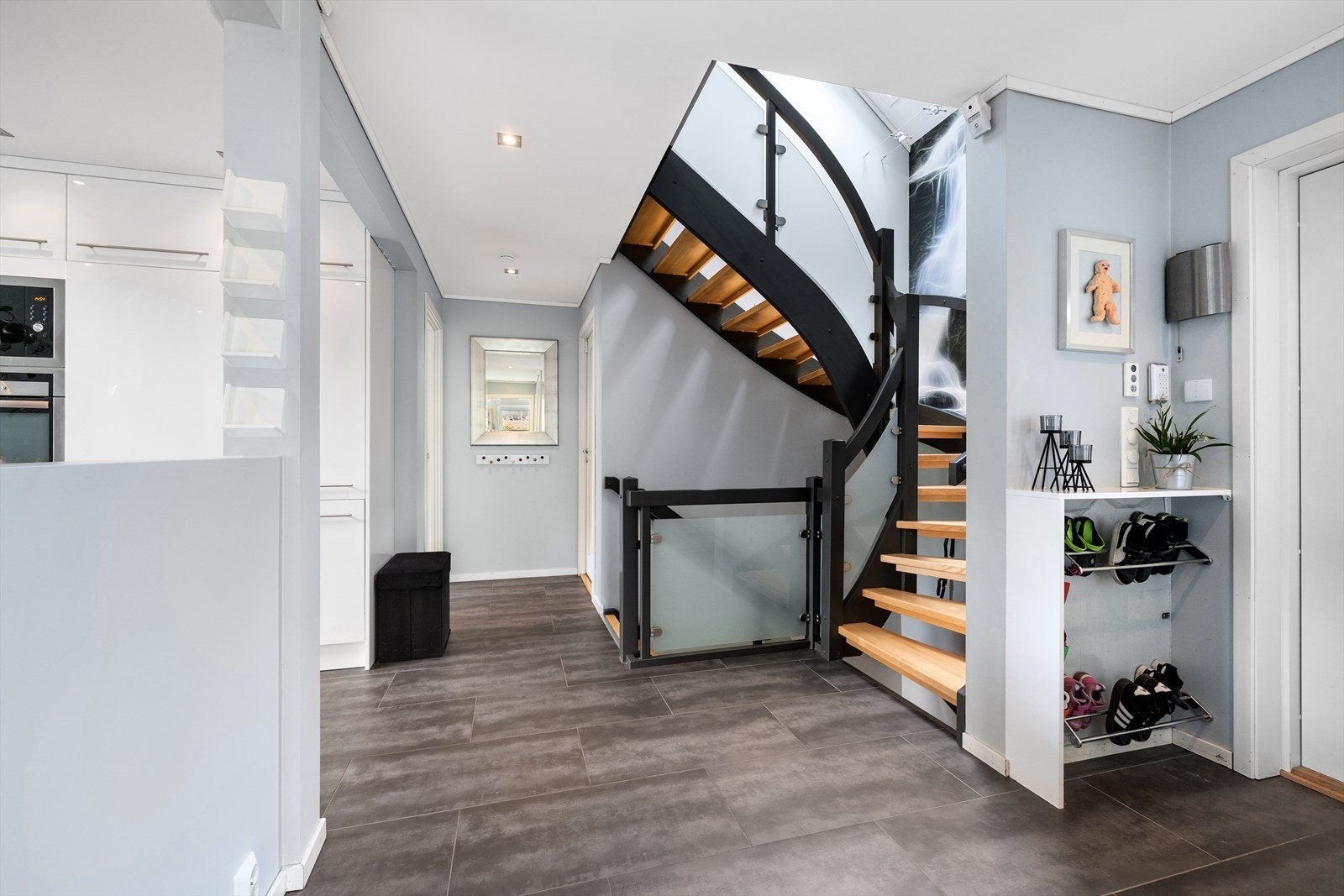 Trappegang mot 2. etasje Galleribilde