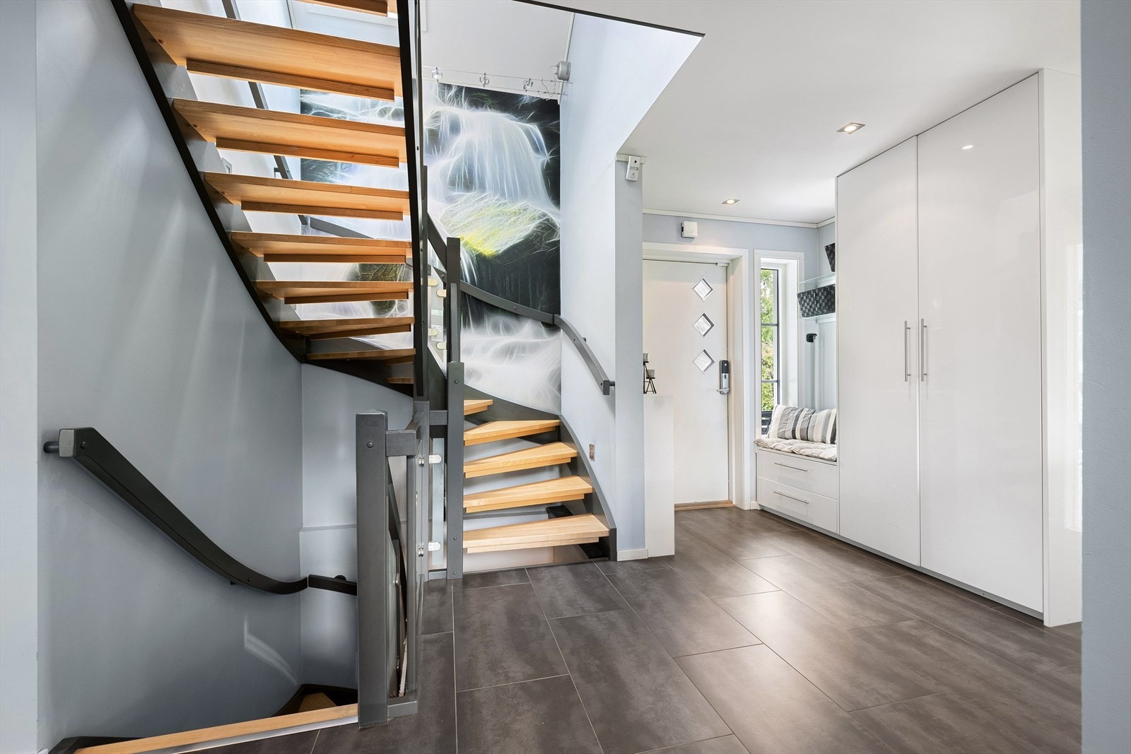 Trappegang ned mot kjeller Galleribilde