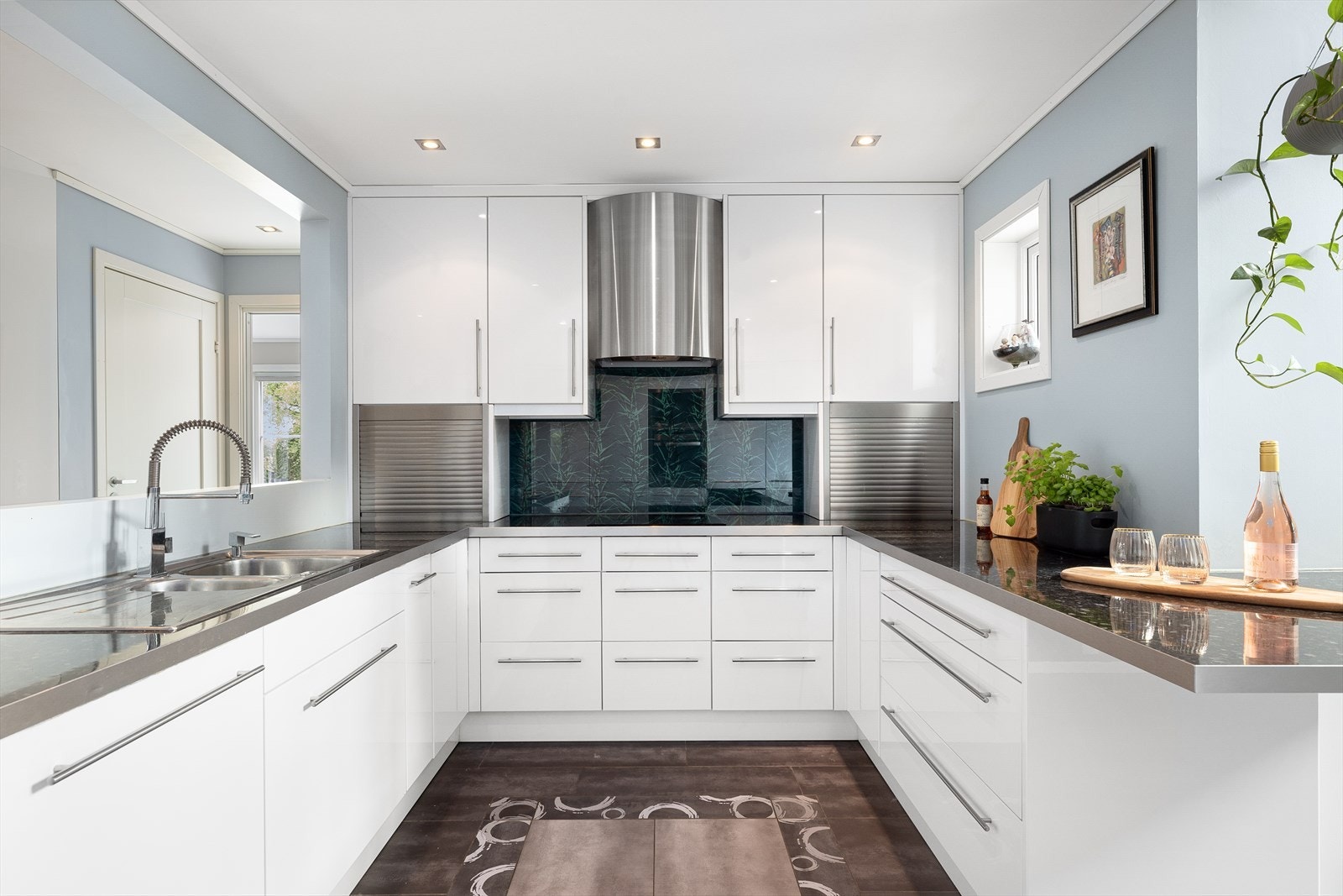 Godt med skap- og oppbevaringsplass Galleribilde