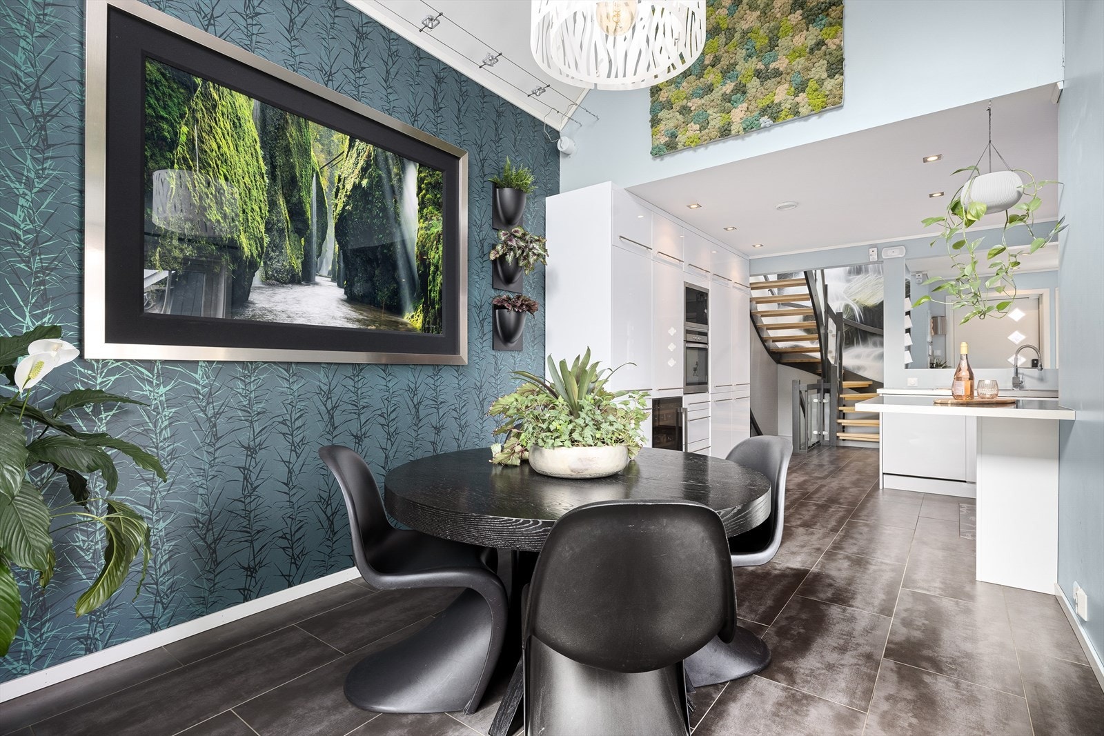 Spiseplass mot kjøkken Galleribilde