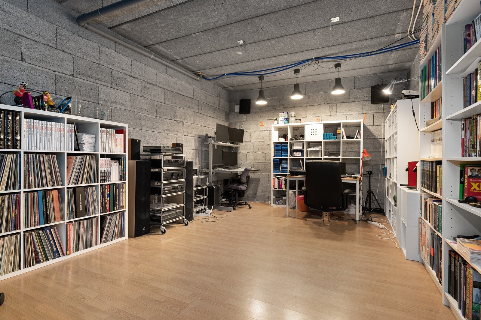Bod i kjeller (brukt som hobbyrom/kontor) Galleribilde