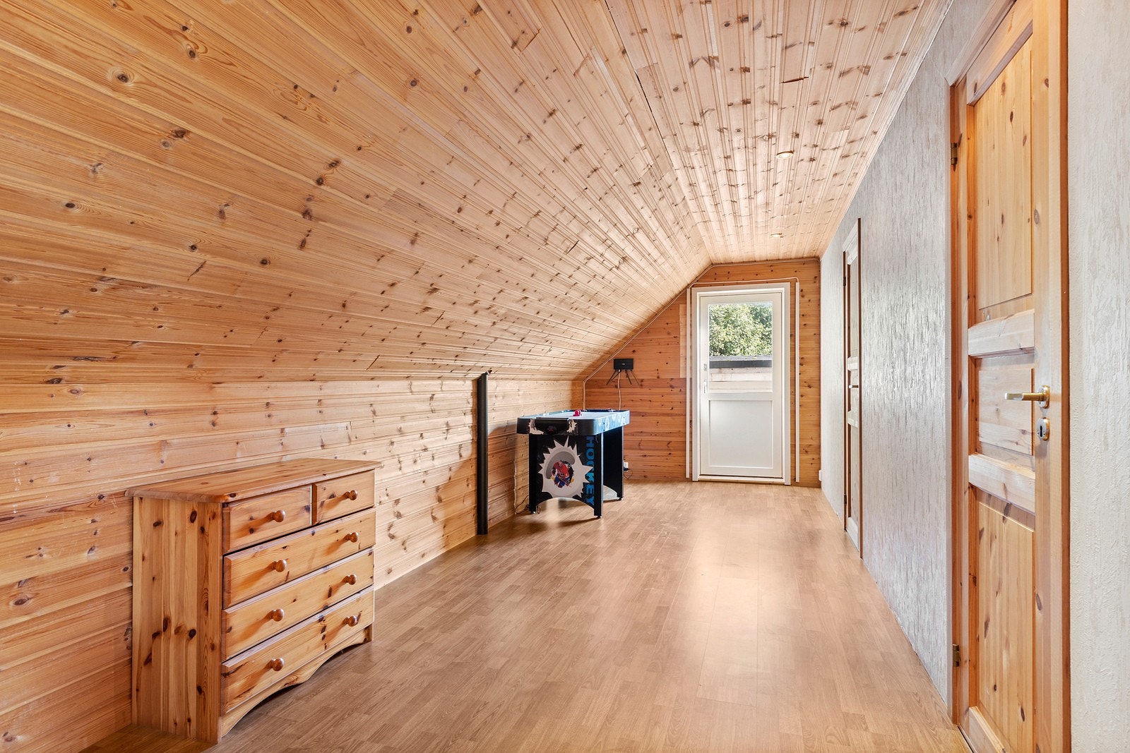 Hall i loftsetasje. Galleribilde