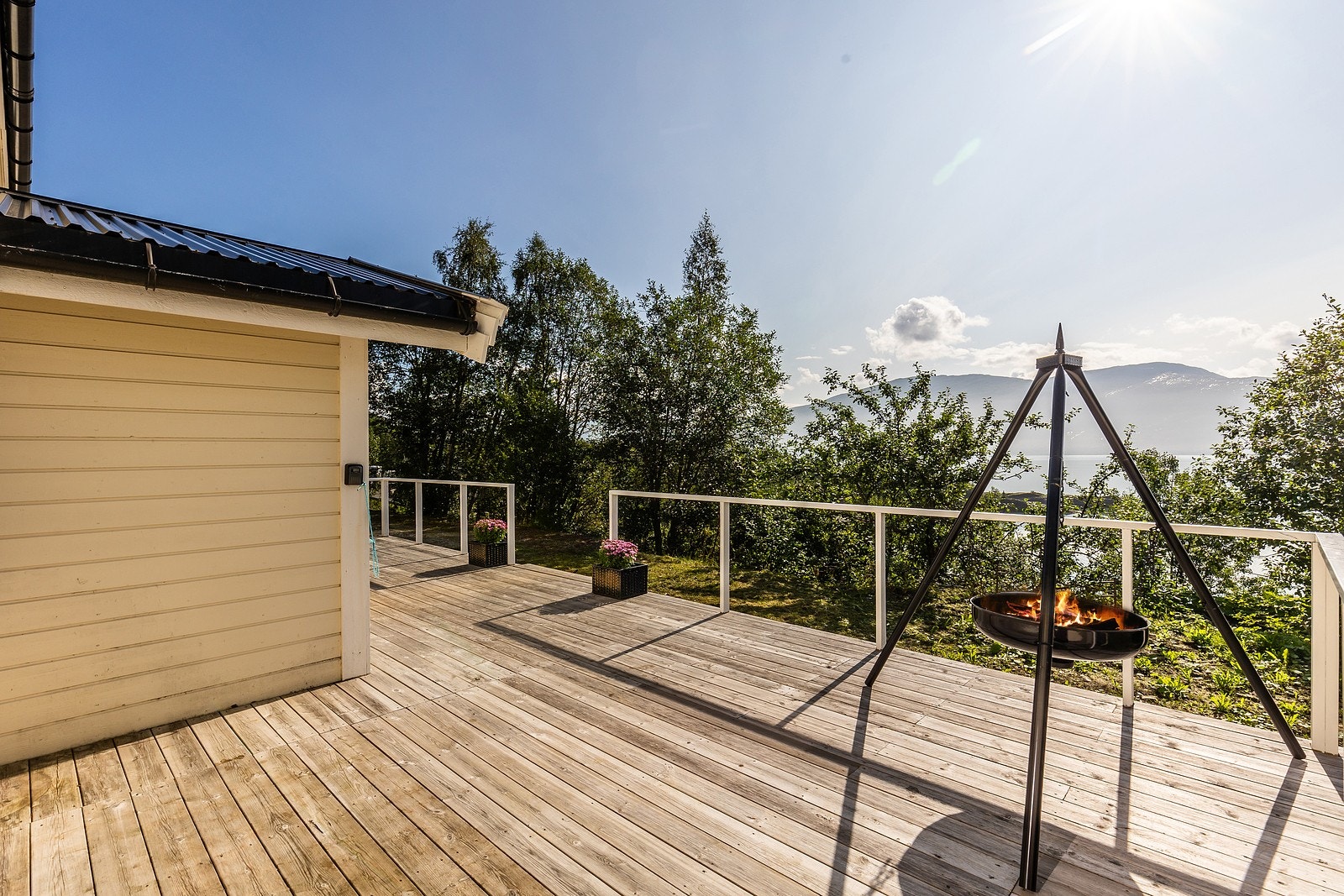 Terrasse på ca. 32 kvm med rekkverk. Galleribilde