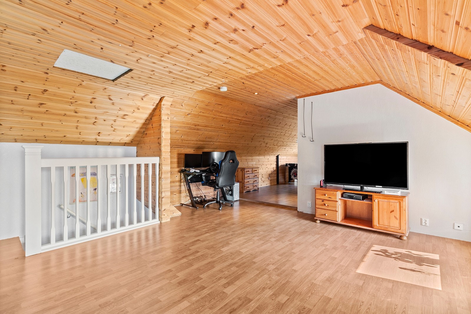 Loftstue. Galleribilde