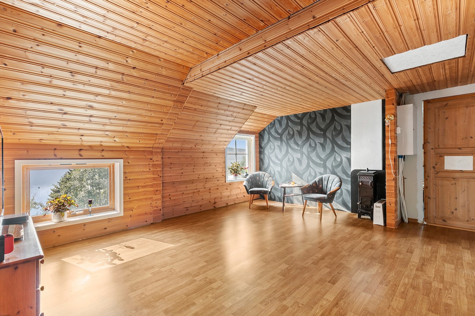 Loftstue. Galleribilde