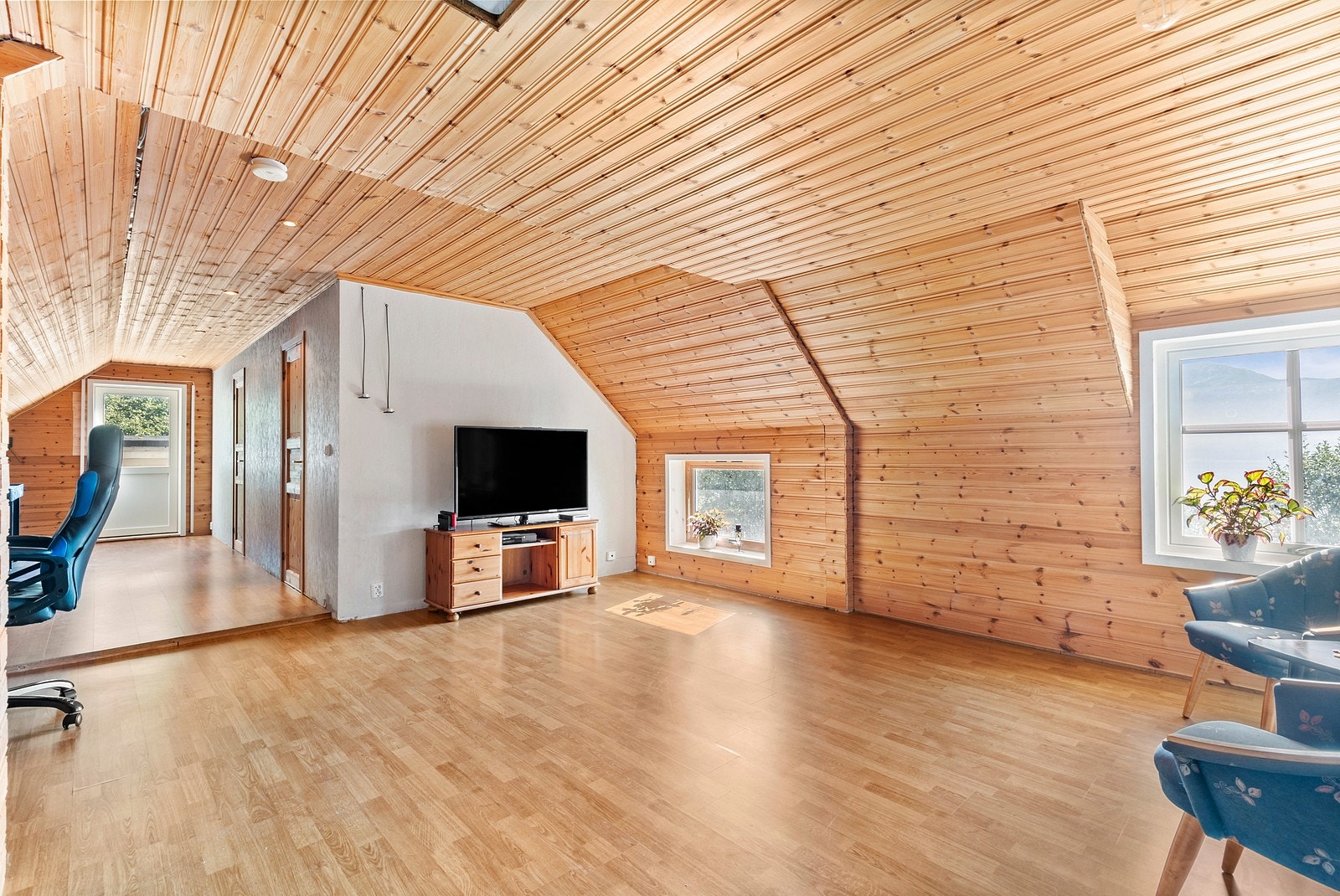 Loftstue. Galleribilde