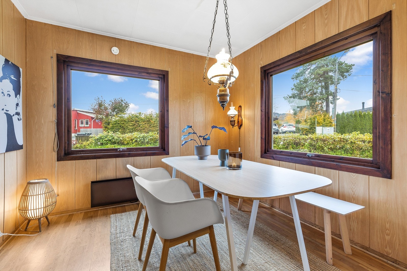 Spisestue i tilknytning til kjøkkenet Galleribilde