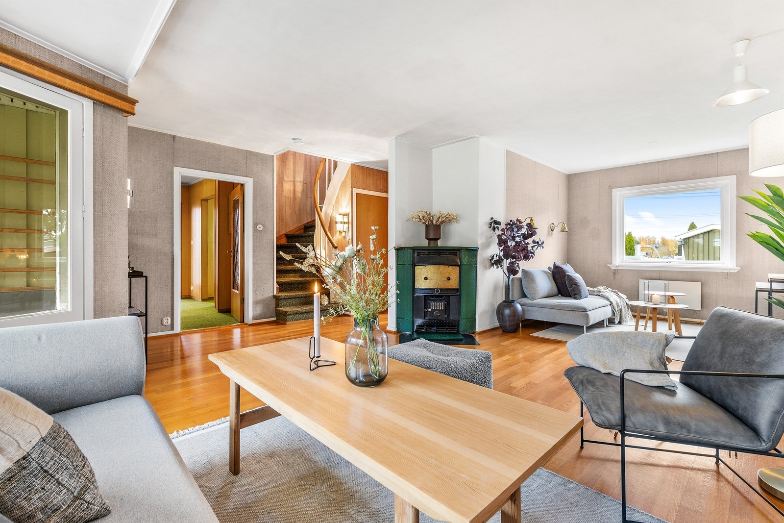 Boligen har en fin stue med mulighet for flere soner Galleribilde