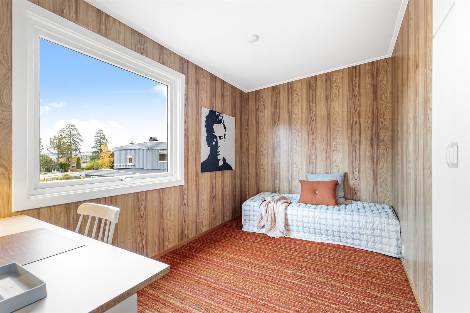 De resterende to soverommene er fine til barnerom da du har plass til både seng og skrivebord Galleribilde