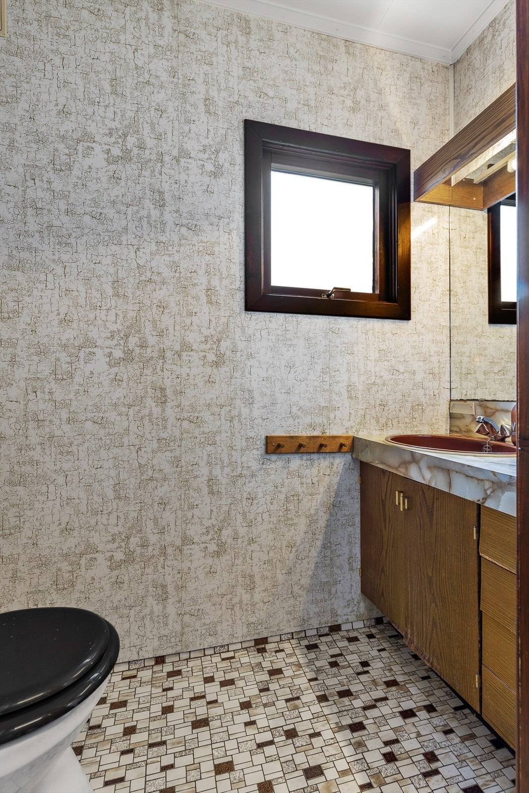 Separat toalettrom med adkomst fra entré i 1. etasje Galleribilde