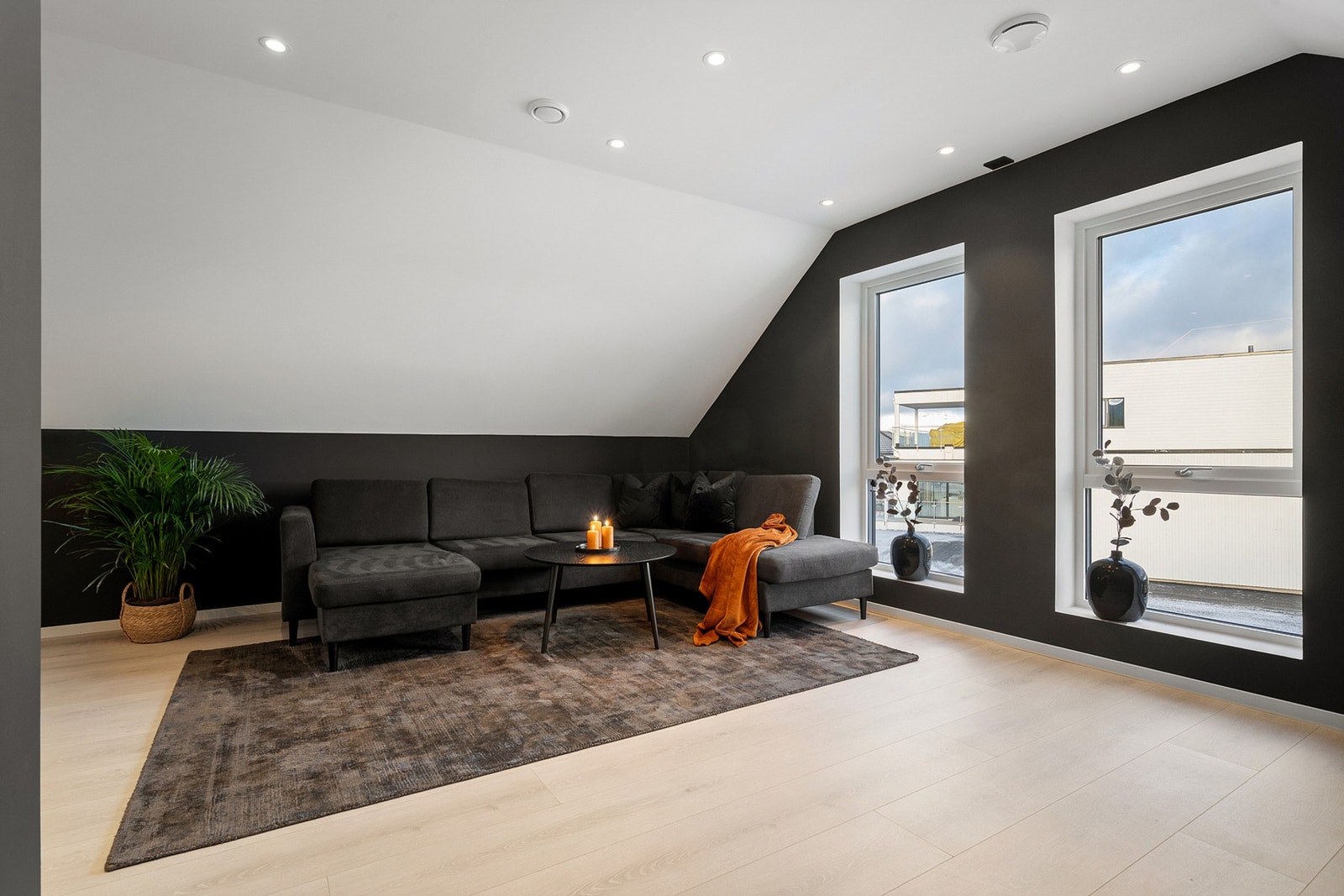 Loftstuen er en fin plass å kunne trekke seg tilbake, eller et perfekt sted for barna/ungdommene å være Galleribilde