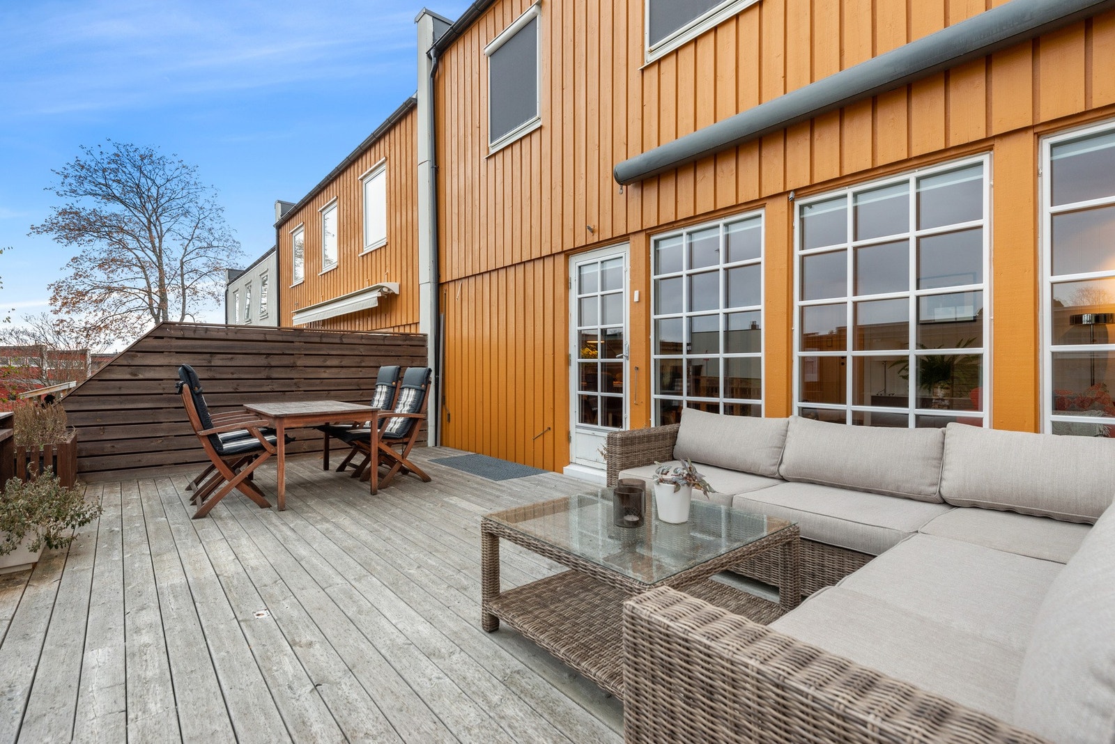 Stor terrasse på hele 34m2 med gode solforhold! Galleribilde