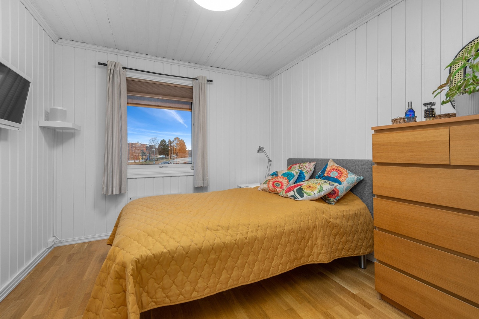Alle 3 soverommene ligger i 2 etasje, og er på 9,5m2. Galleribilde