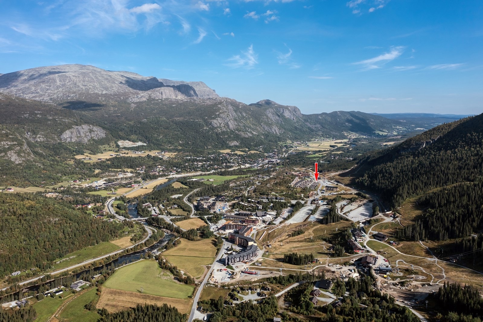 Eiendommens beliggenhet i dalen! Galleribilde