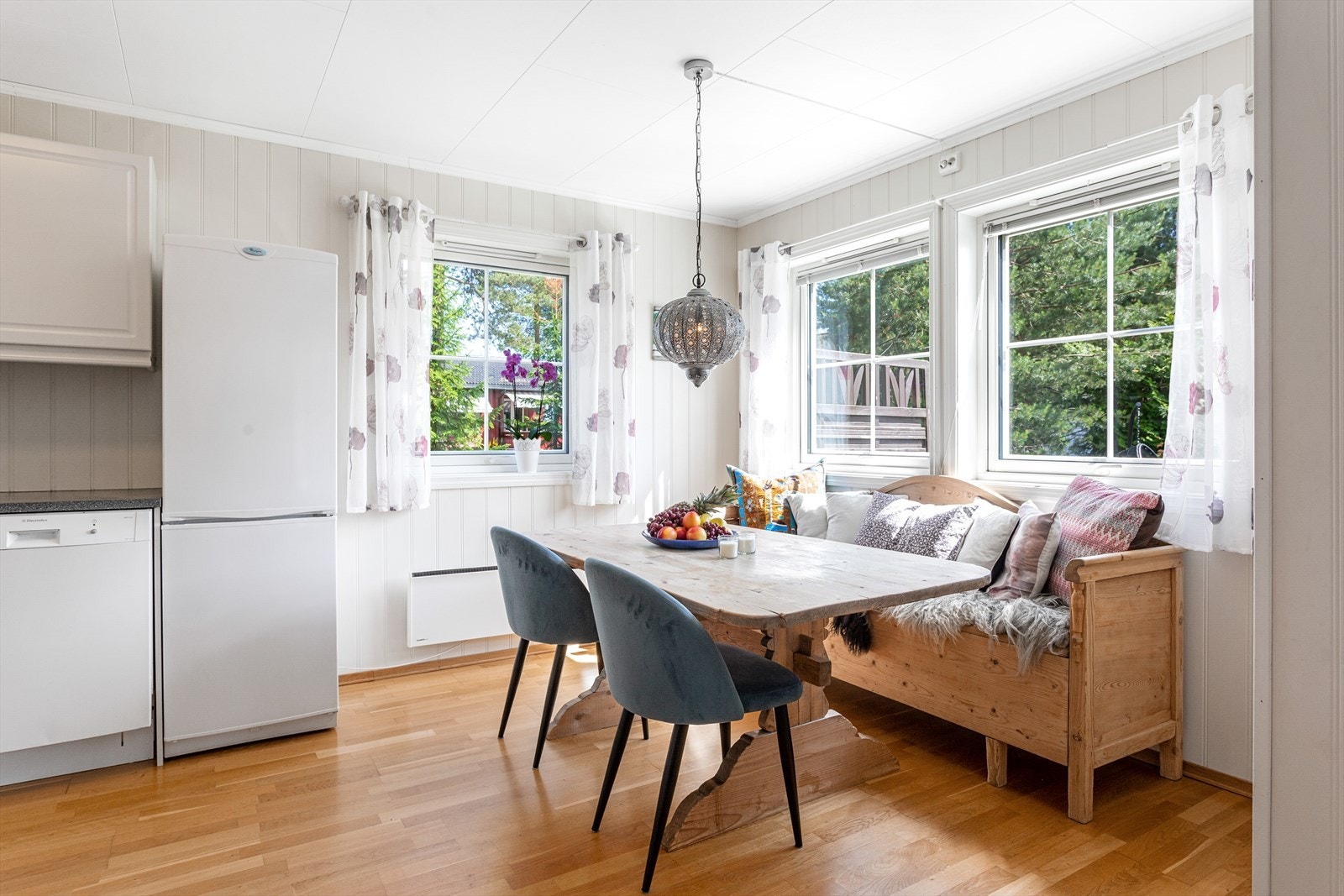 Spisekrok med plass til familien. Galleribilde