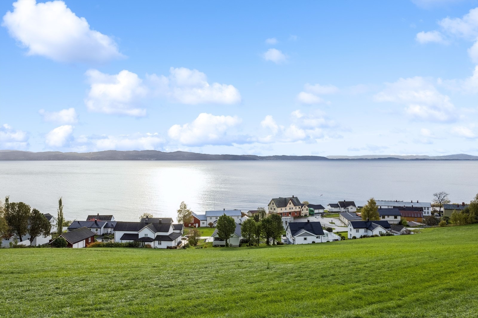 Fra eiendommen er det dagligvarebutikk og apotek innen 5 minutters gange Galleribilde