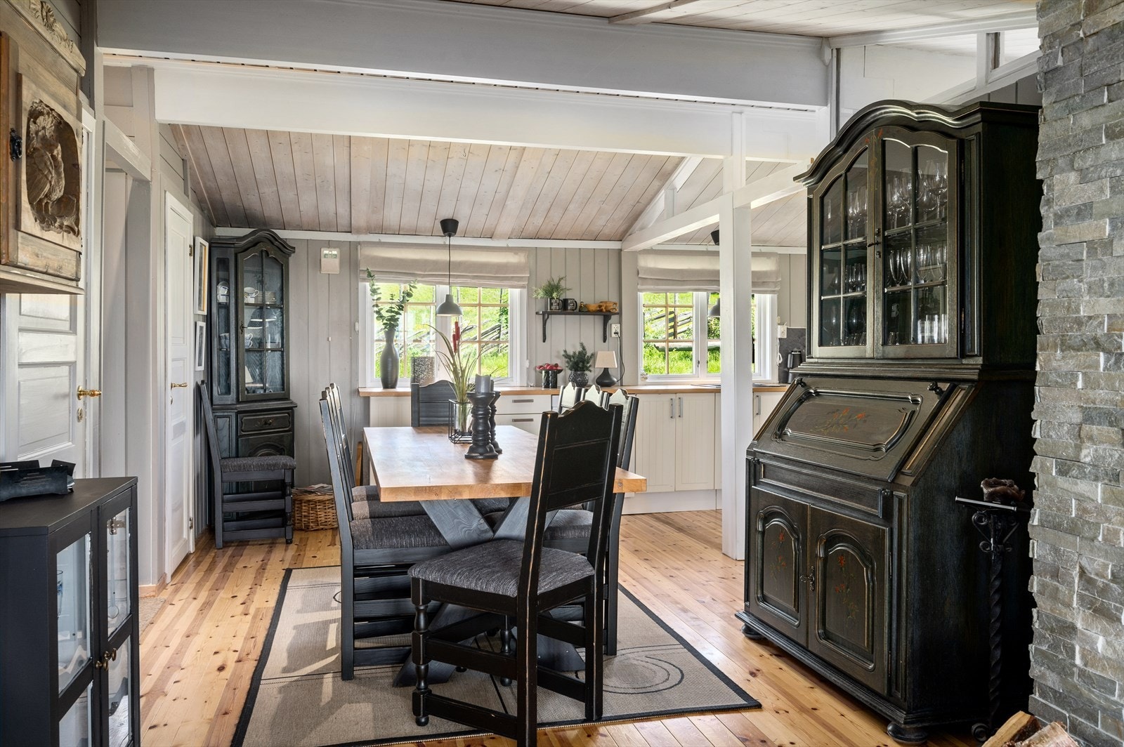 Mulighet for stort langbord med plass til familie og gode venner. Galleribilde