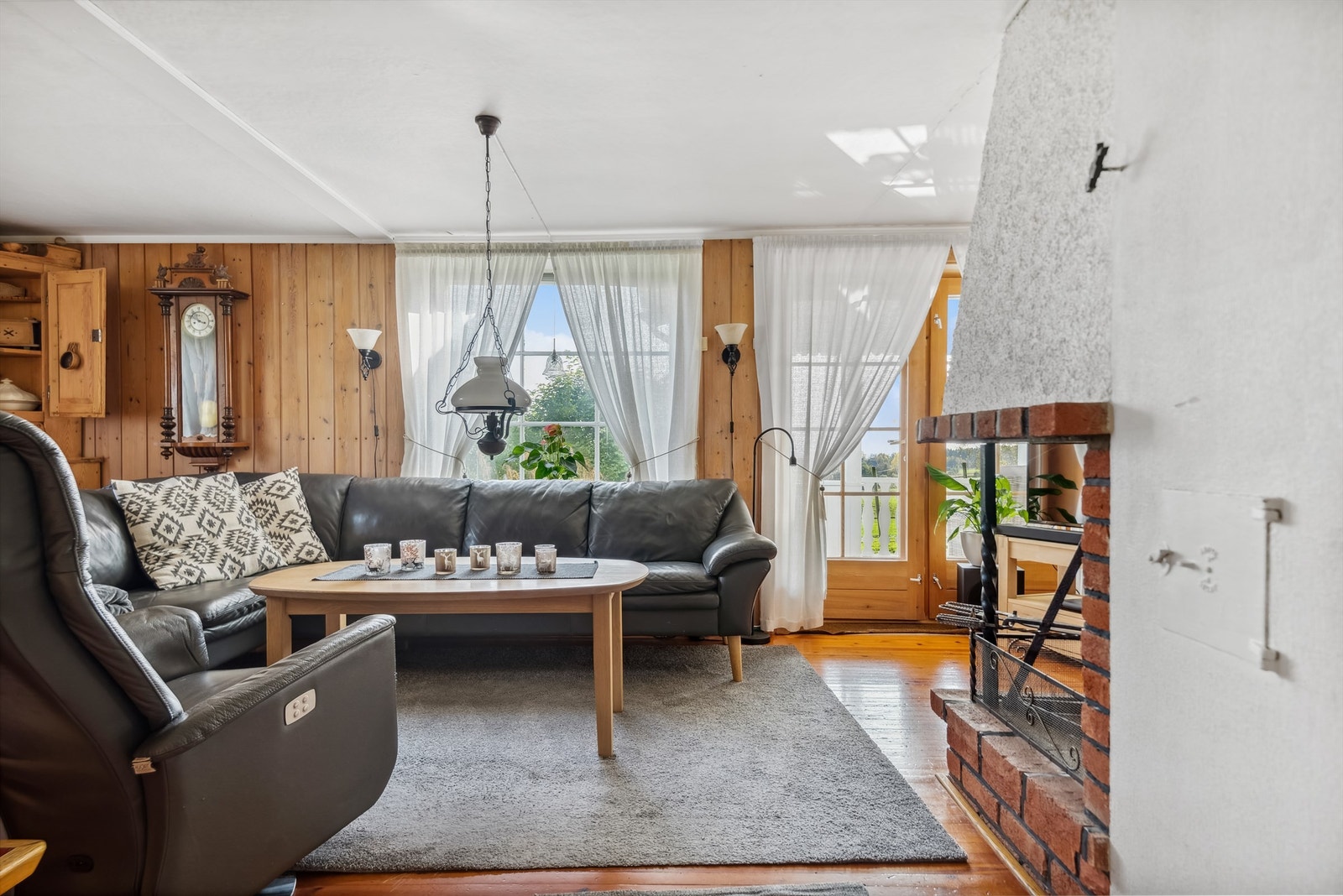 Dagligstue/peisestue våninghus Galleribilde