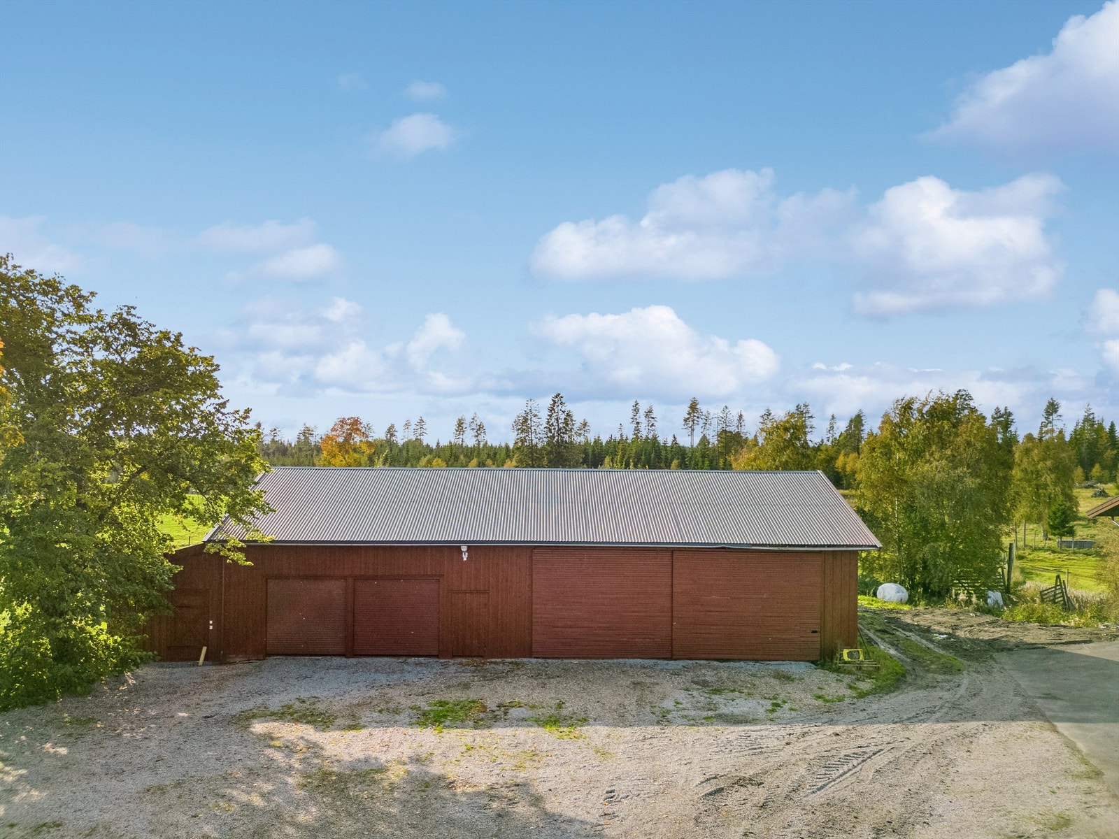 Vognskjul med stall og korntørke Galleribilde