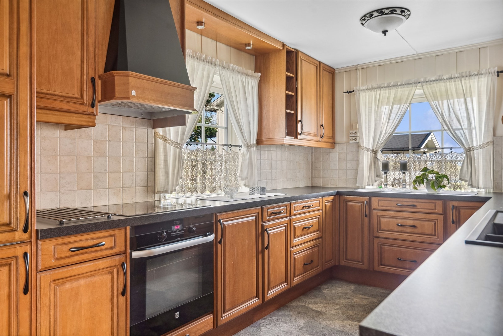 Kjøkkeninnredning våninghus Galleribilde