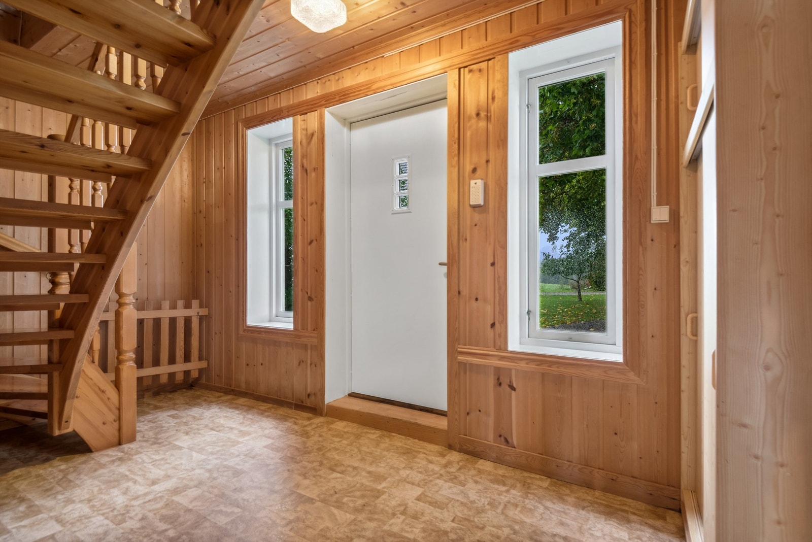 Entré/trappehall kårbolig Galleribilde