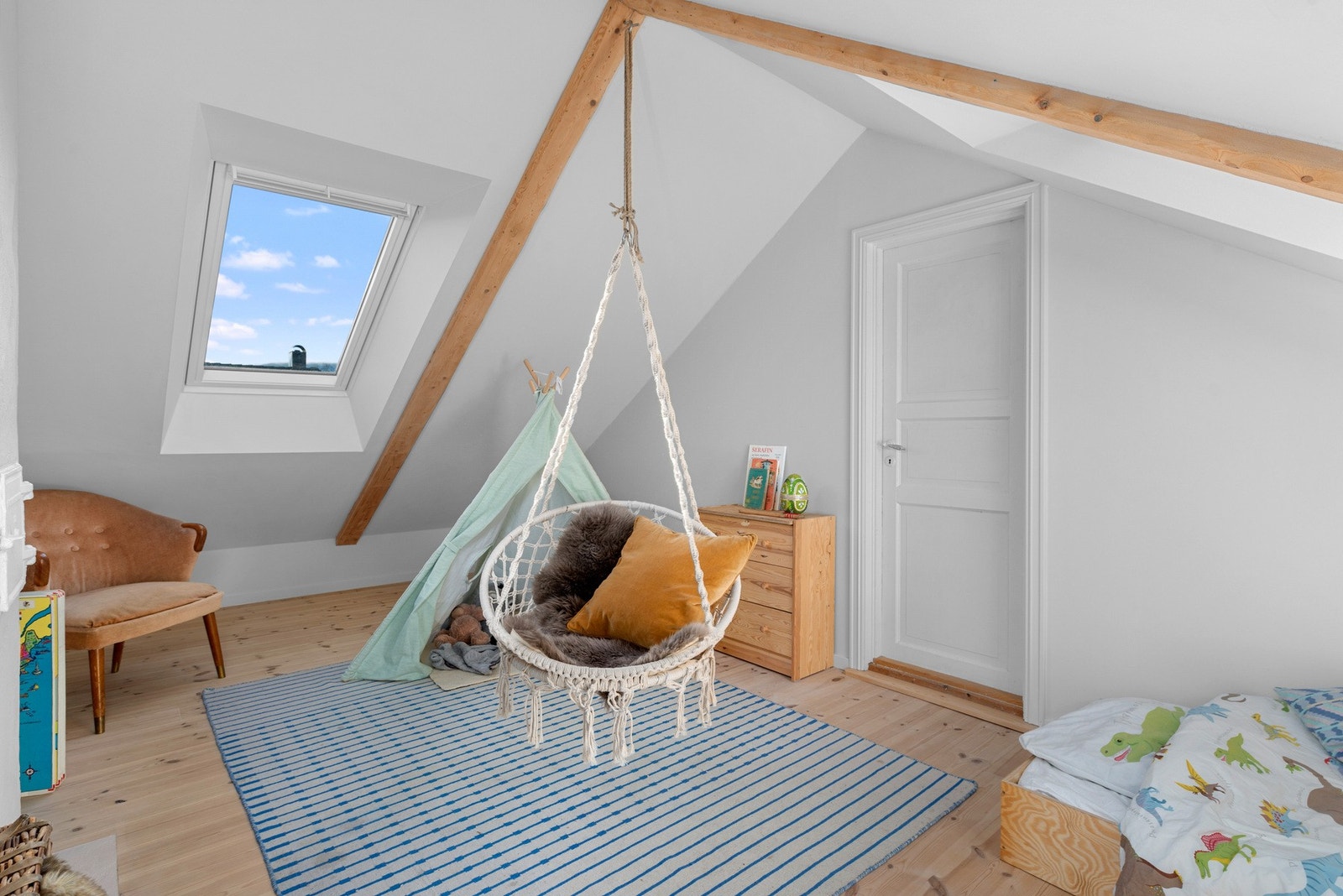 Rom på loft som nyttes som soverom - dette rommet er ca 10m2. Galleribilde