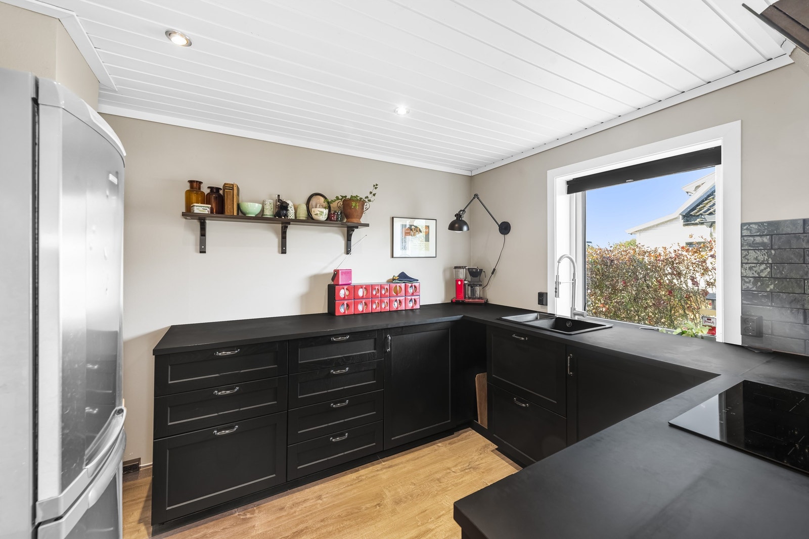 God skap- og benkeplass Galleribilde