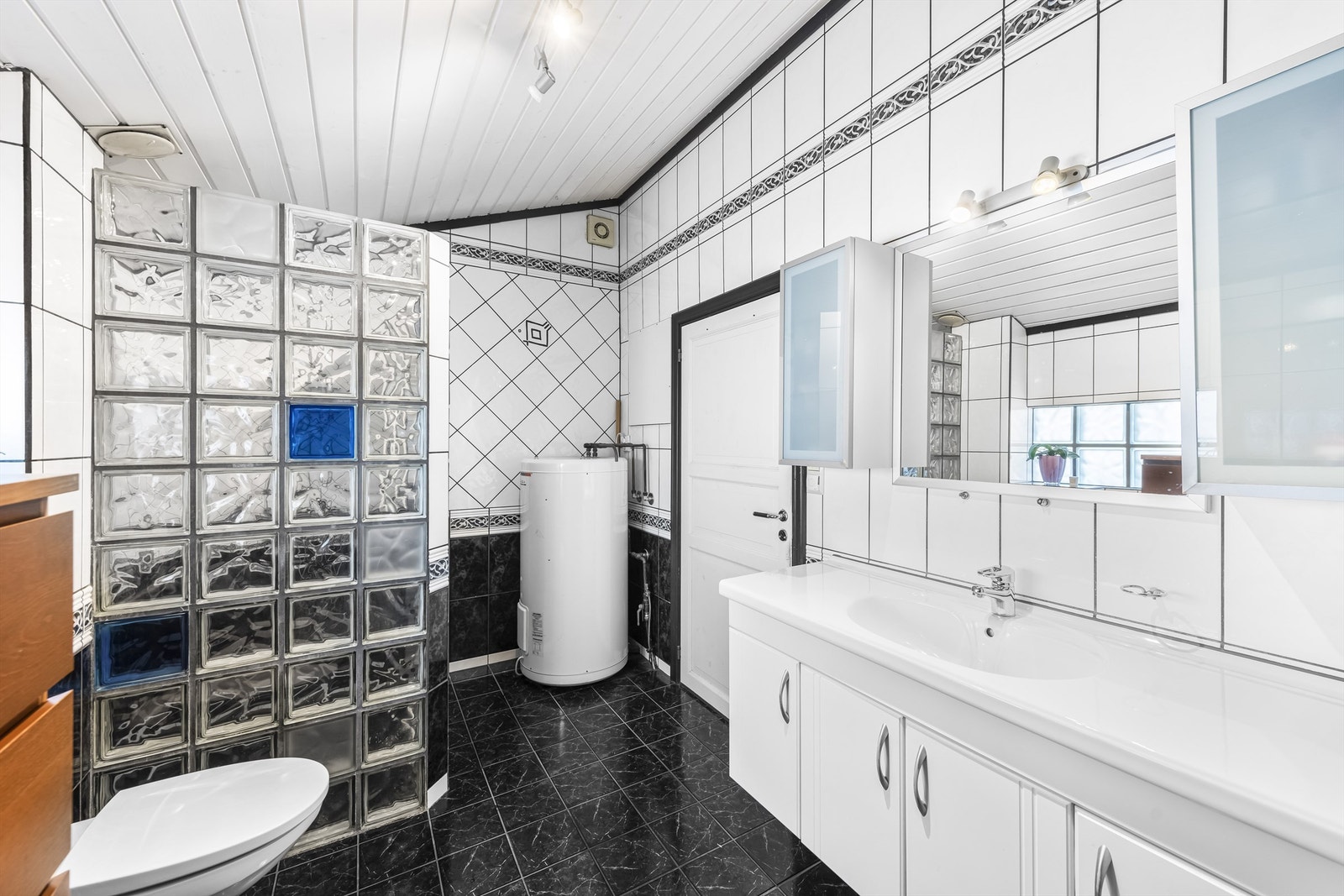 Flislagt bad Galleribilde