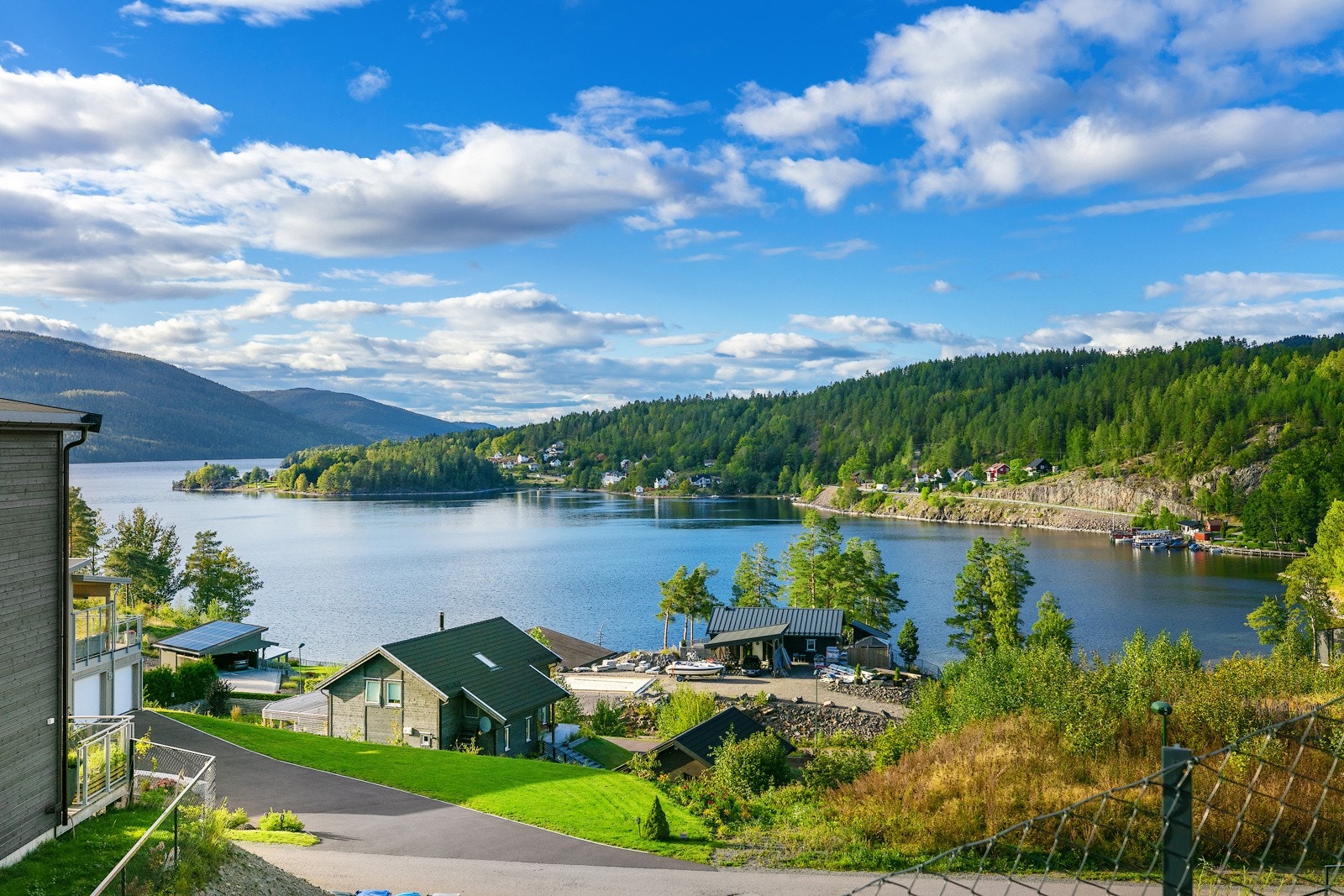 Flott utsikt over vannet. Galleribilde