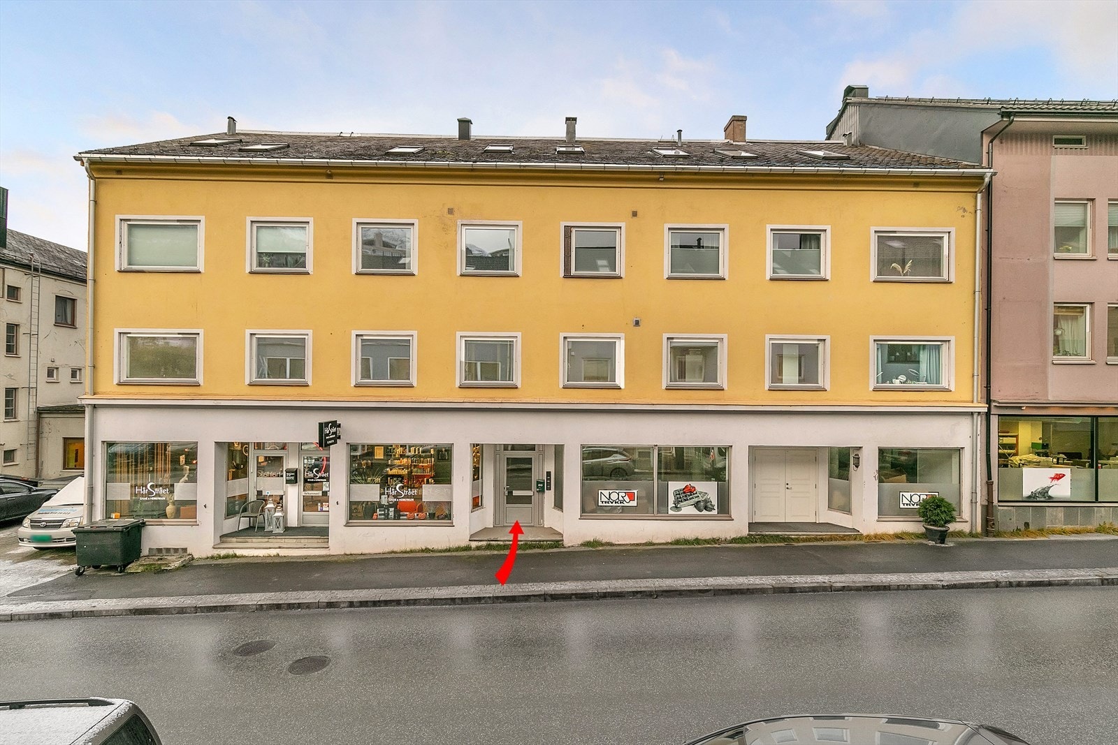 Lett adkomst fra gateplan eller bakgård Galleribilde