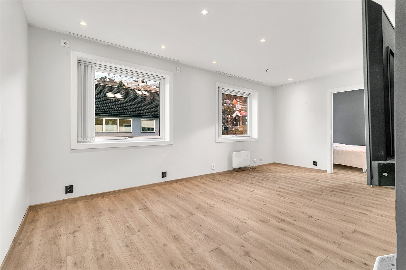 Her får du god plass til å møblere med sofa og spisegruppe Galleribilde