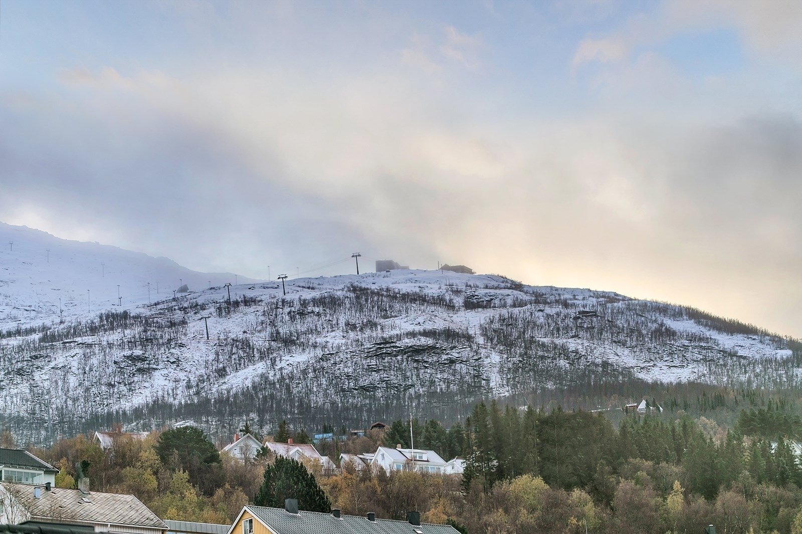 Fra stue er det utsikt til Fagernesfjellet Galleribilde