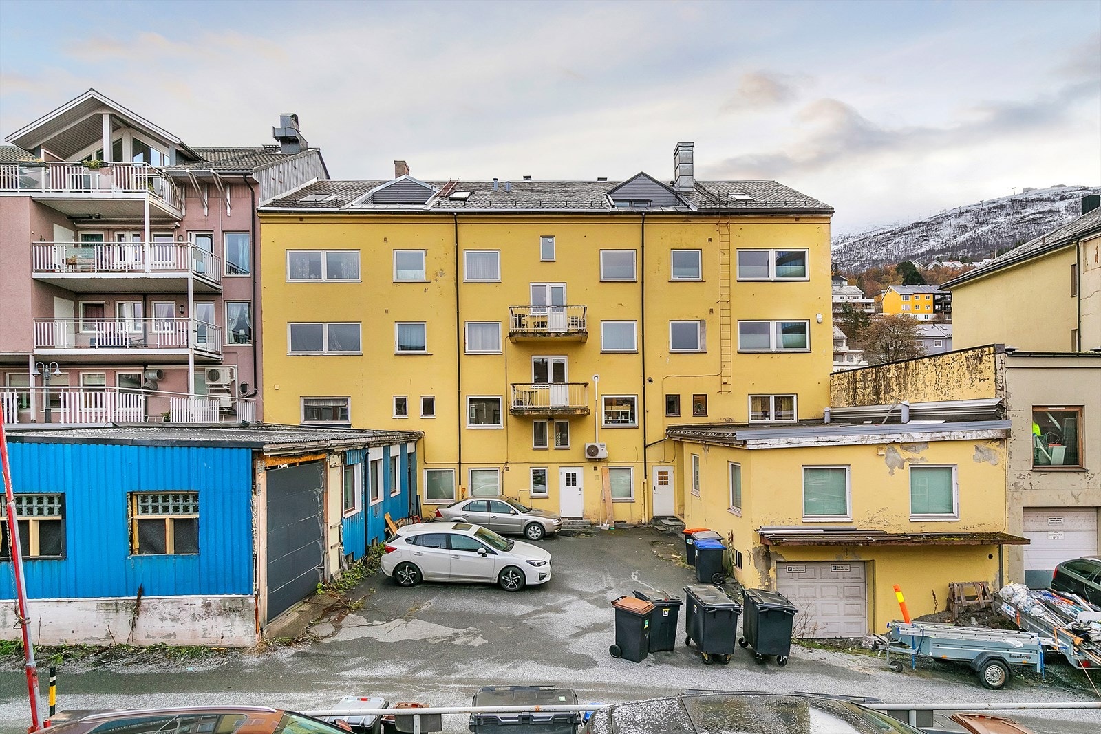 Parkering i bakgård etter ansiennitet Galleribilde