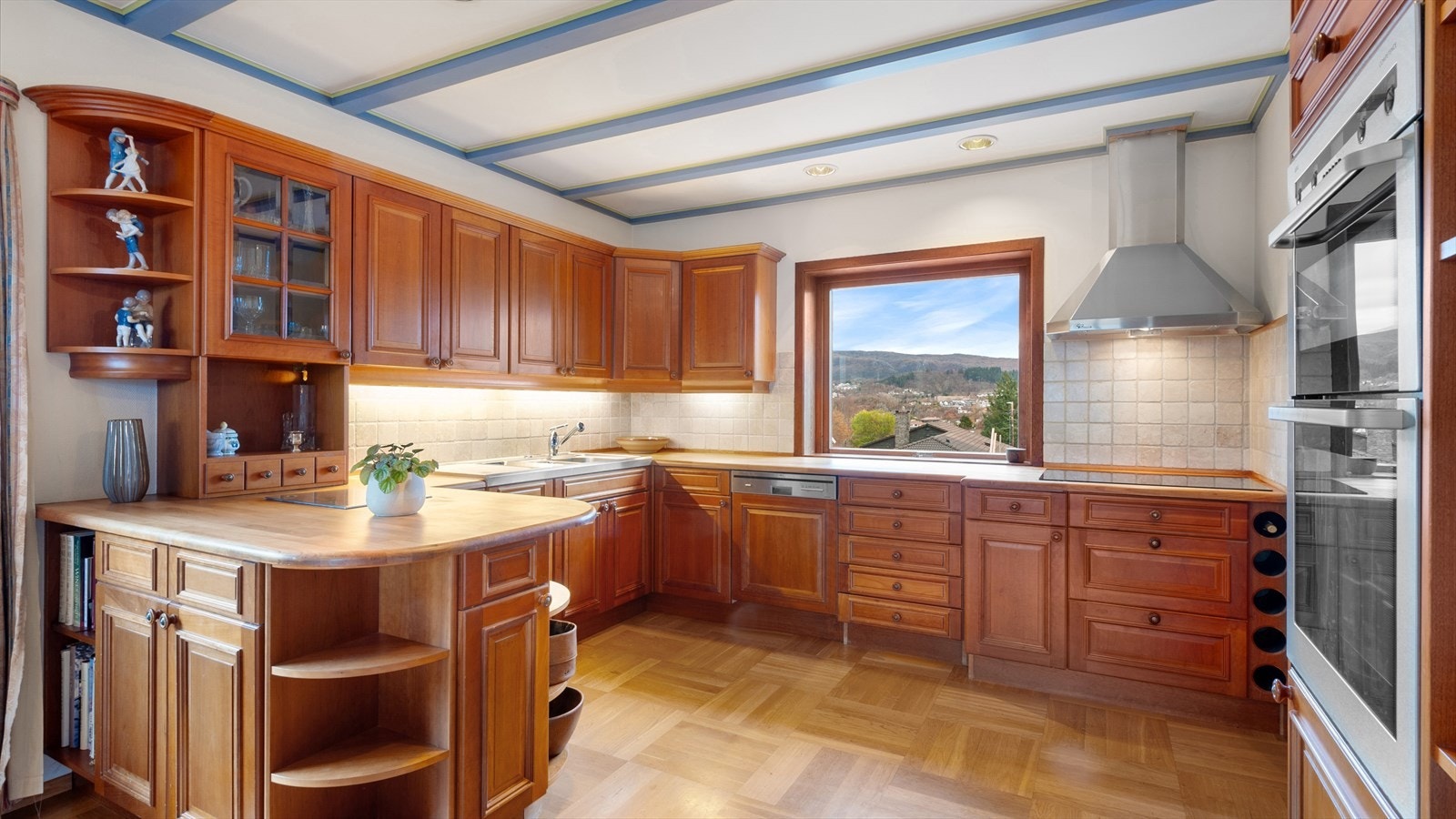 Og utsikt mot Livarden i øst Galleribilde