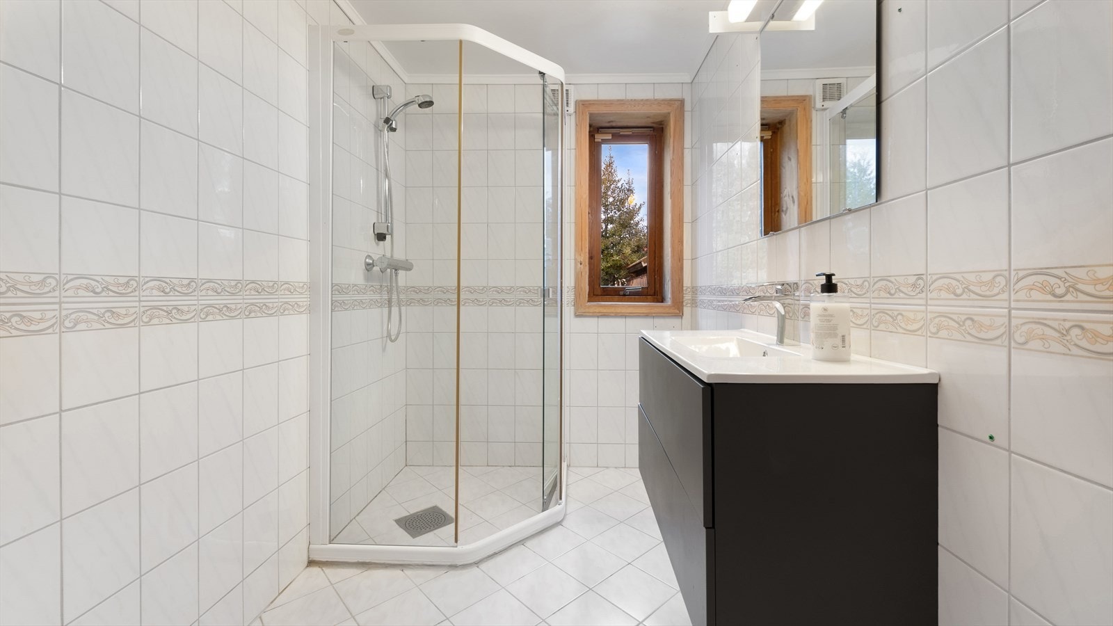 Bad nr. 2 ligger i u.etg. Galleribilde